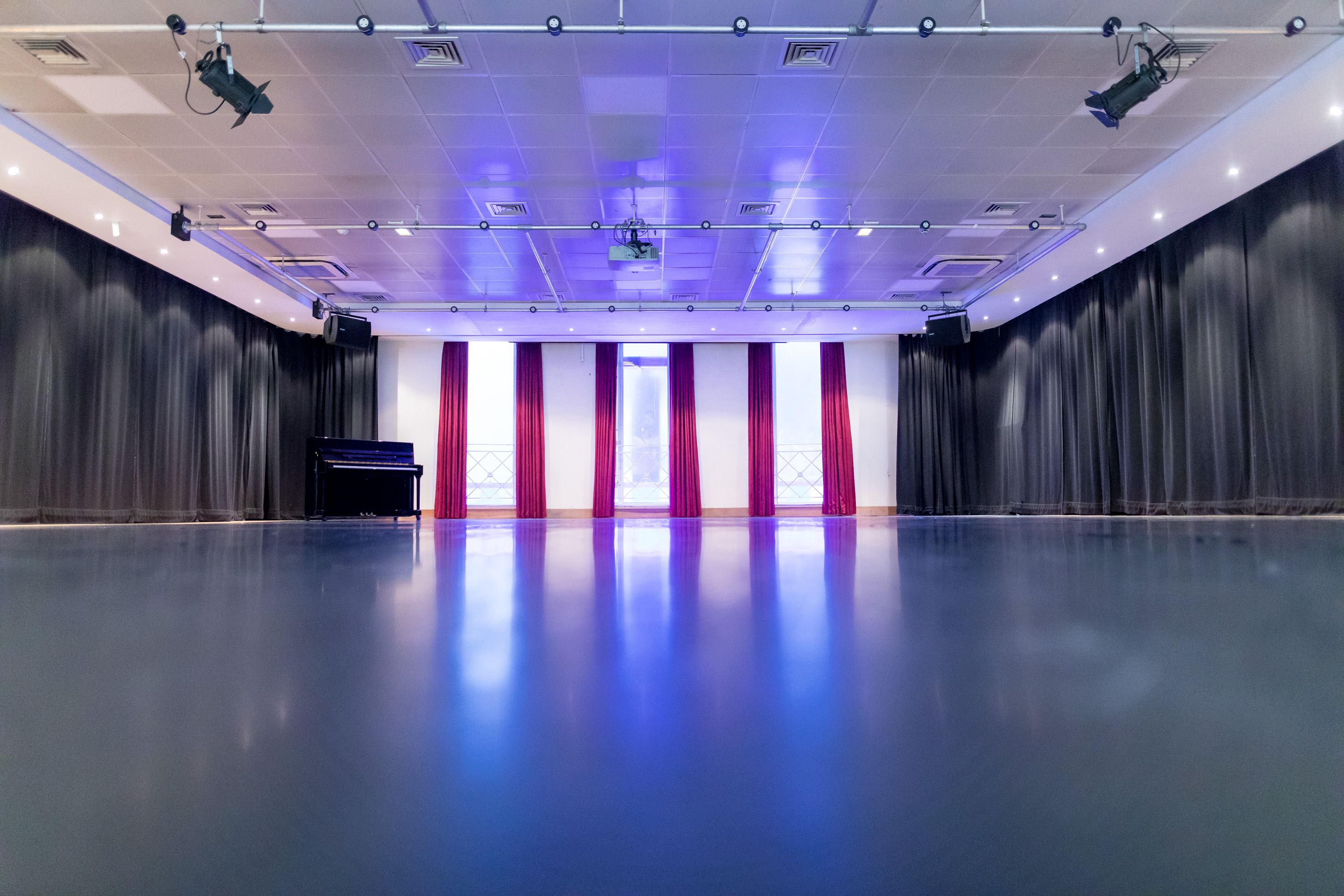 The Studio - bd45afw2e0w.jpg