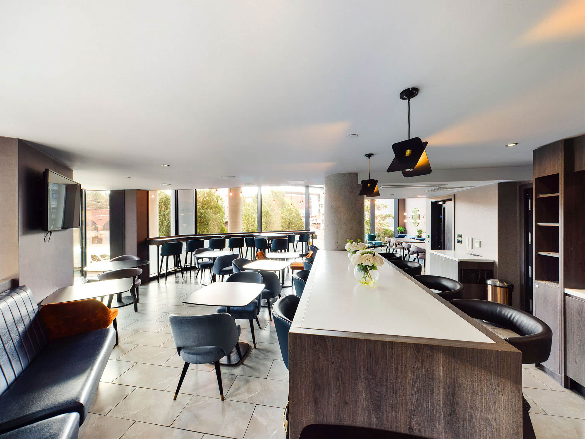 Embankment Lounge  - u5eeq2uq3rg.jpg