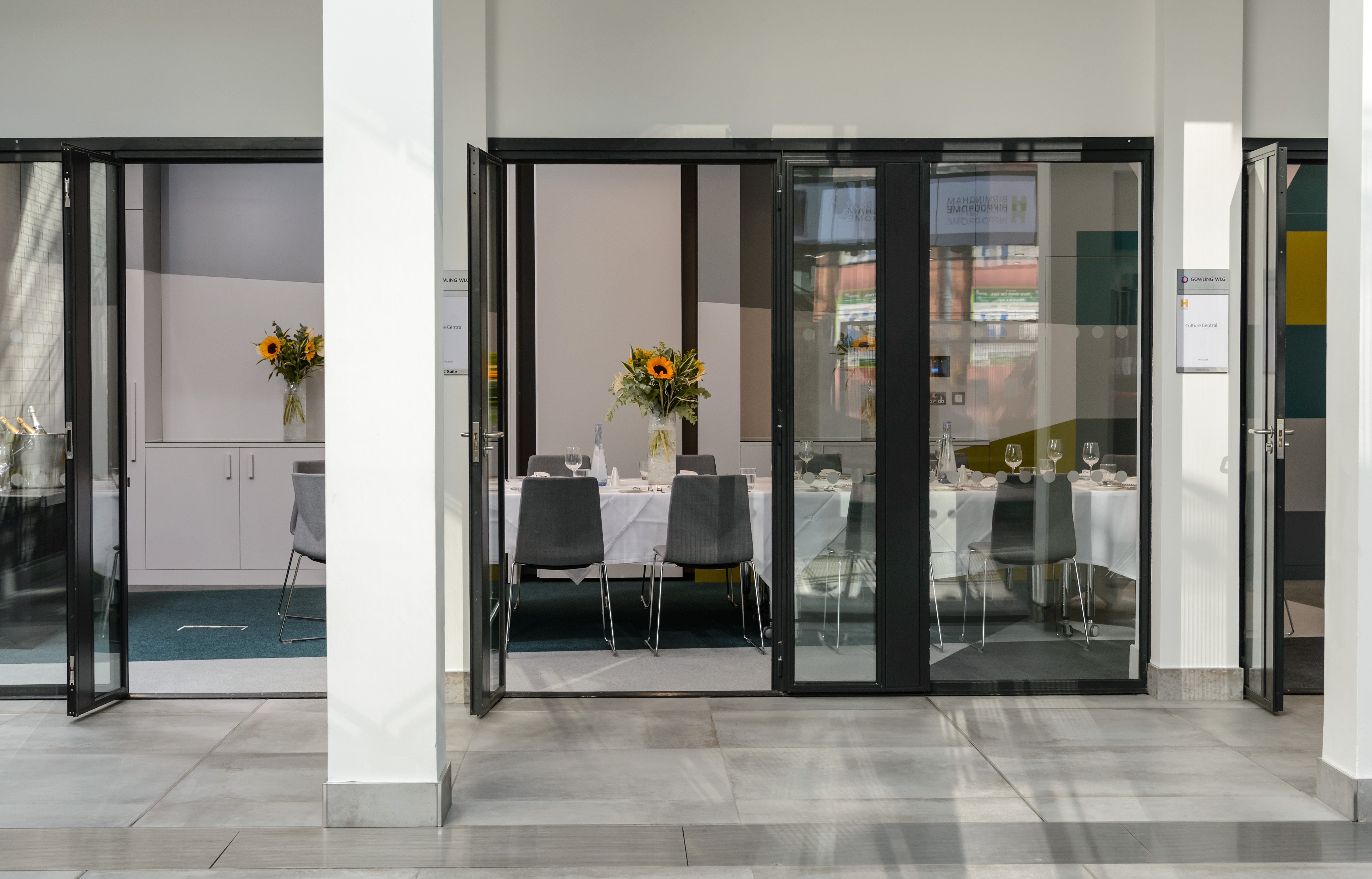 Gowling WLG Suite - qlaox5gld2f.JPG