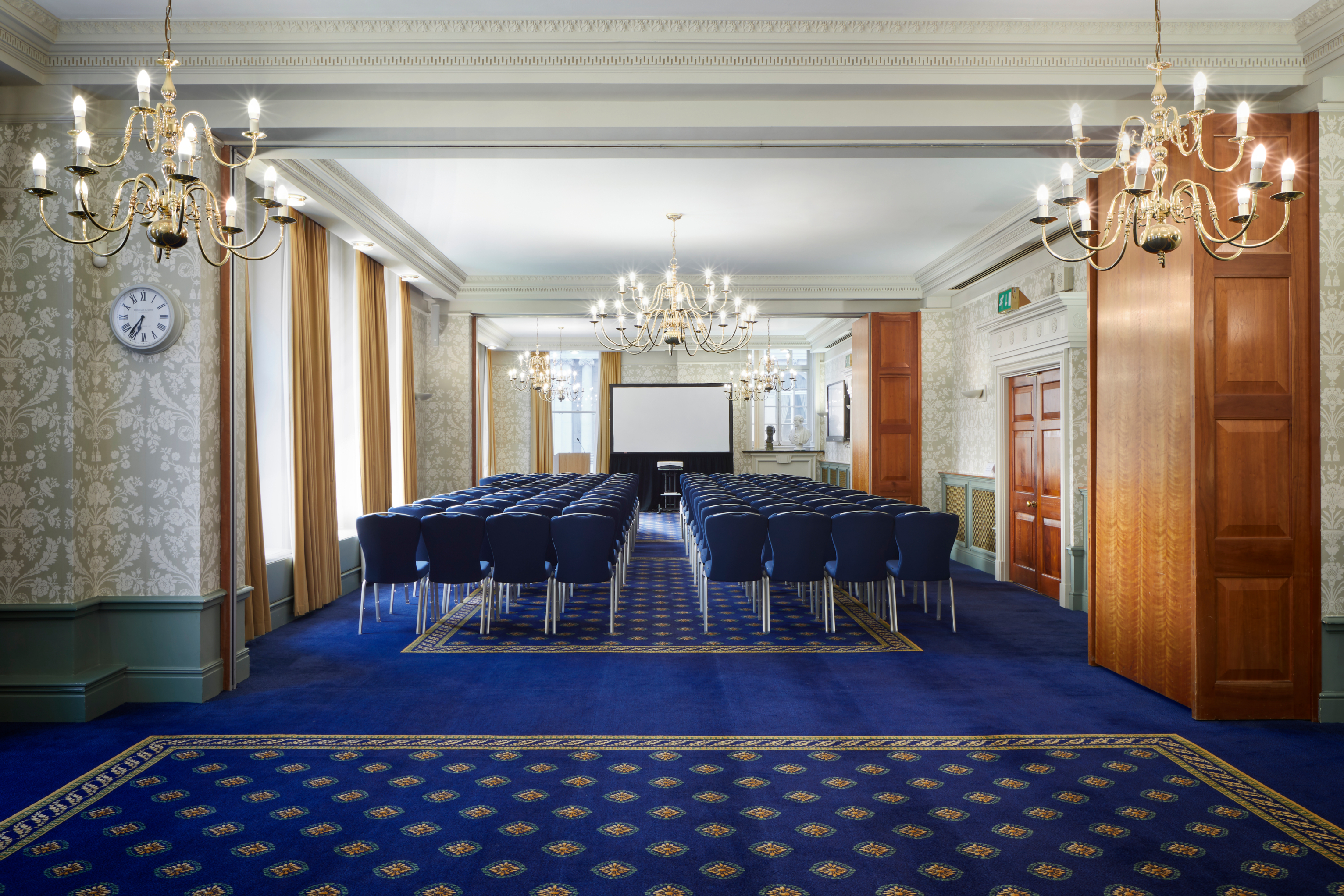 Elegant meeting room with chandeliers at 113 Chancery Lane for workshops and presentations.