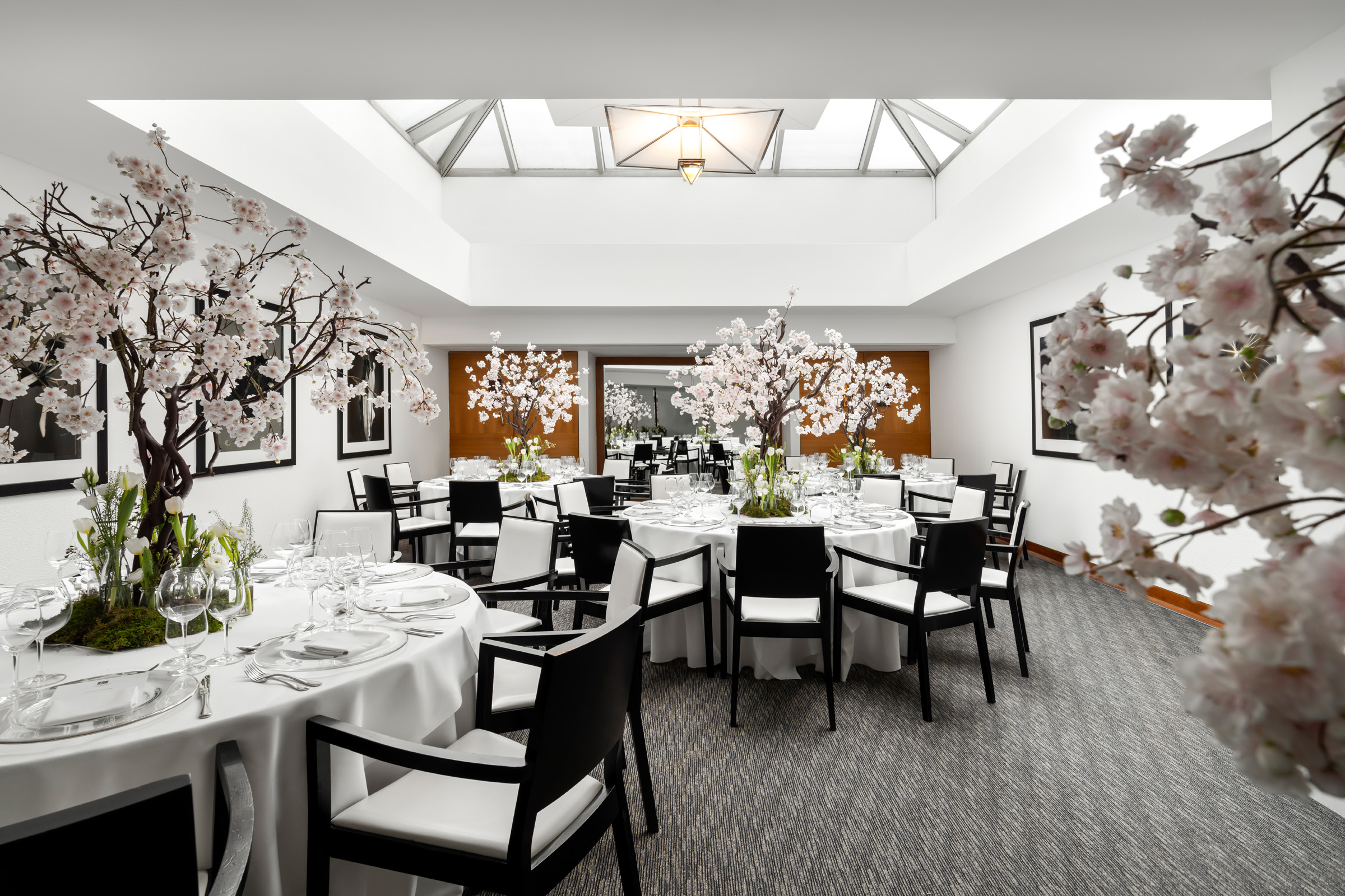 Elegant White Room at COMO Metropolitan London, ideal for upscale meetings and events.