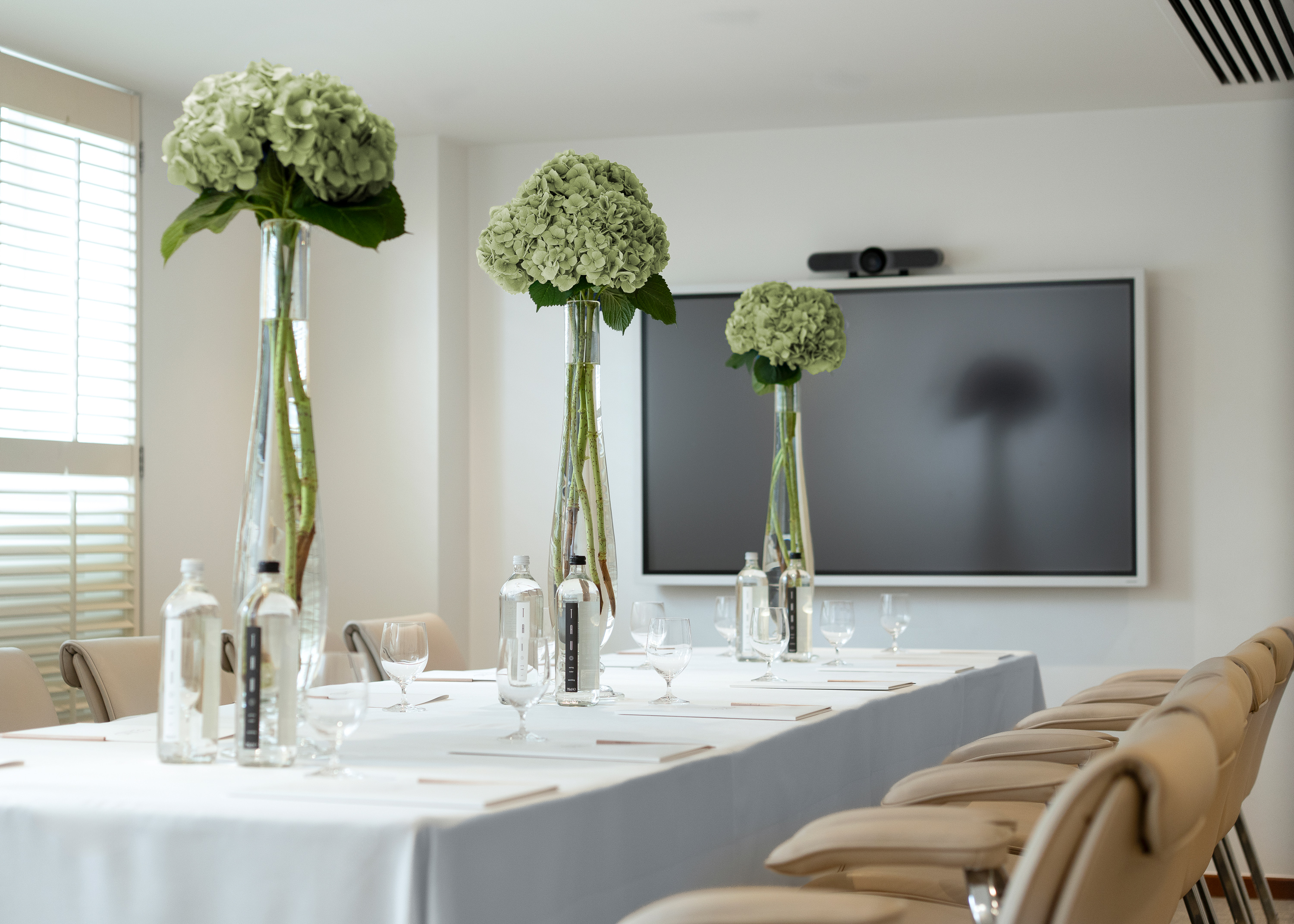 Met Lounge  - a6ff0b17-78c1-4c00-b177-a17232d235df.jpg