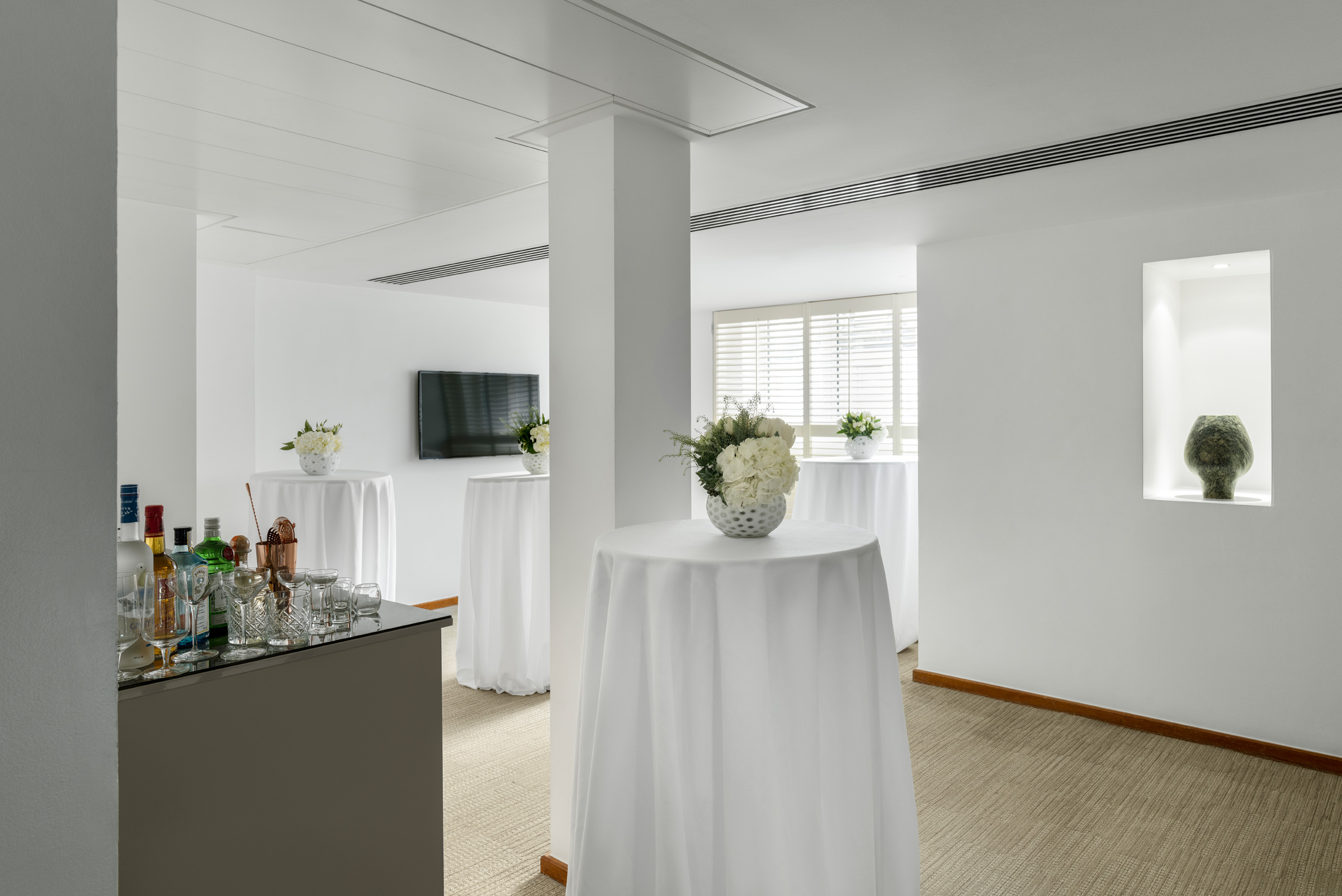 Modern event space at COMO Metropolitan London, perfect for networking and cocktail receptions.