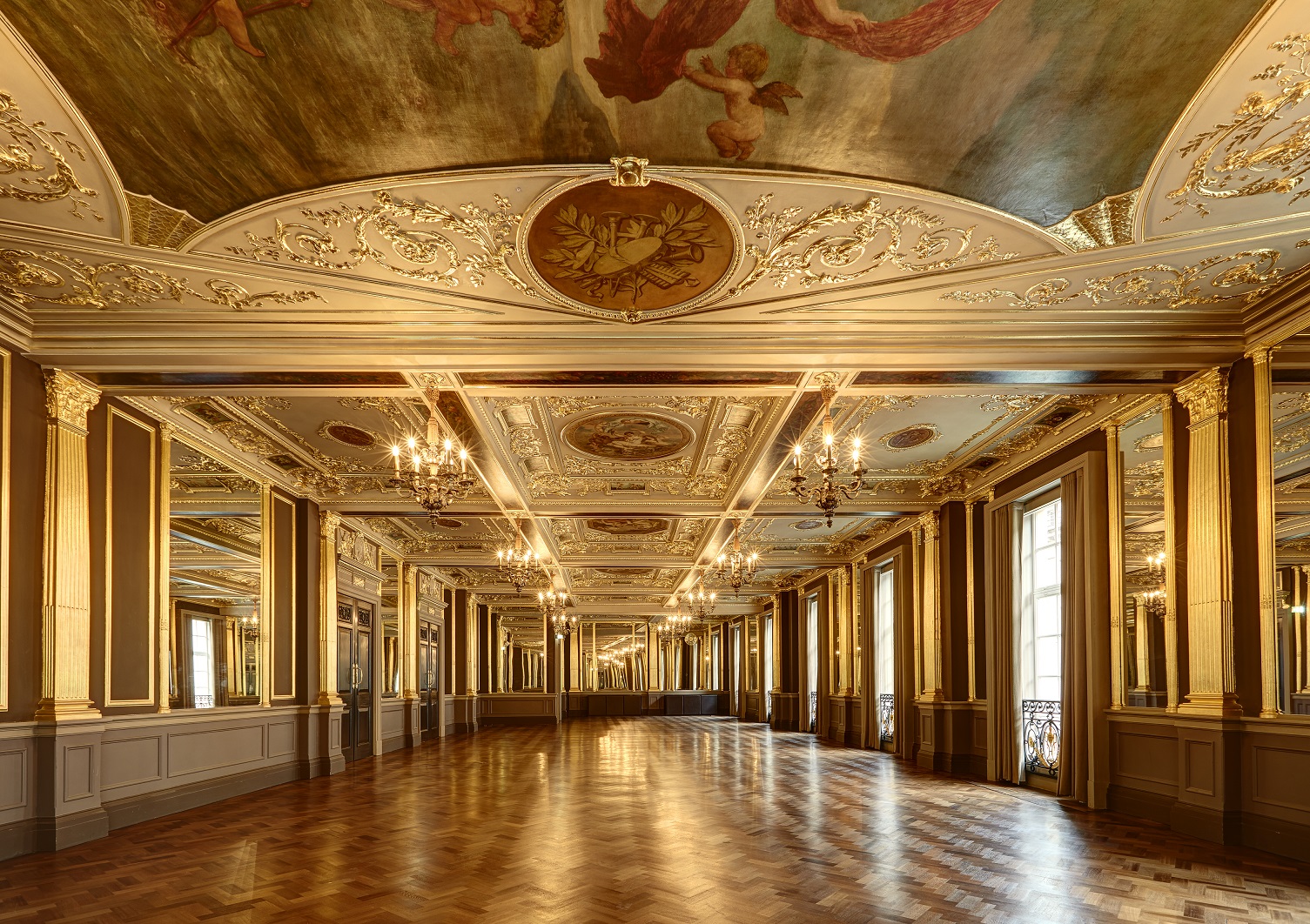 Pompadour Ballroom - kx1rkg3xybr.jpg