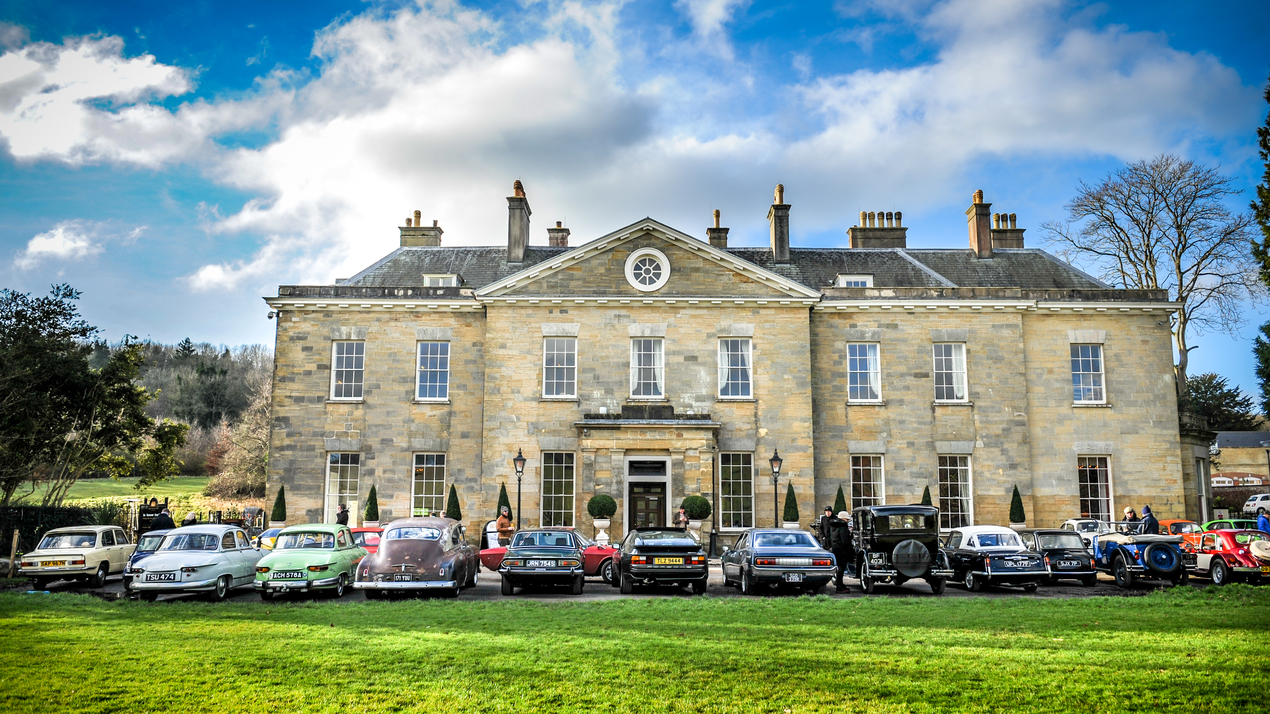 Historic Proud Country House with elegant façade, perfect for upscale events and weddings.