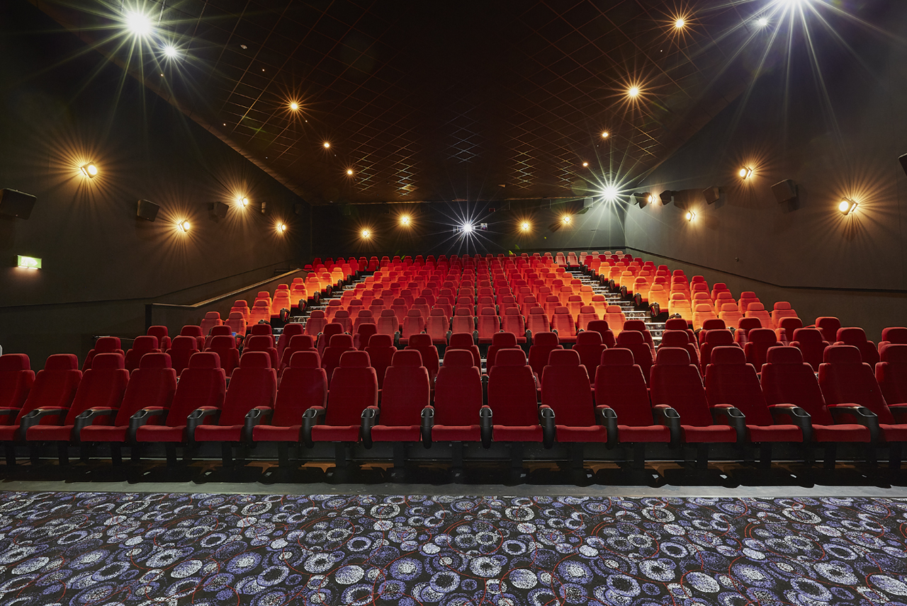 Medium screen theater with red seating at Cineworld Birmingham for corporate events.