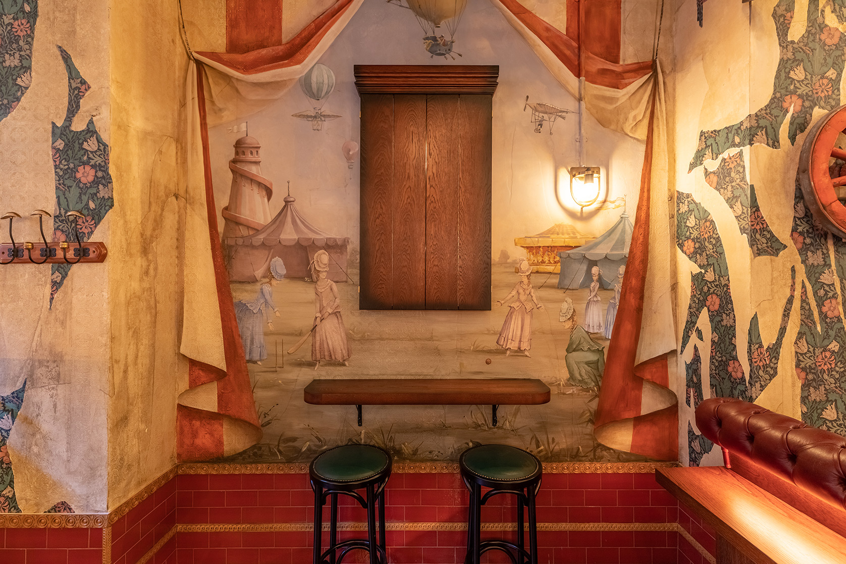 Vintage-inspired meeting space at The Mini Fayre, ideal for gatherings and brainstorming.