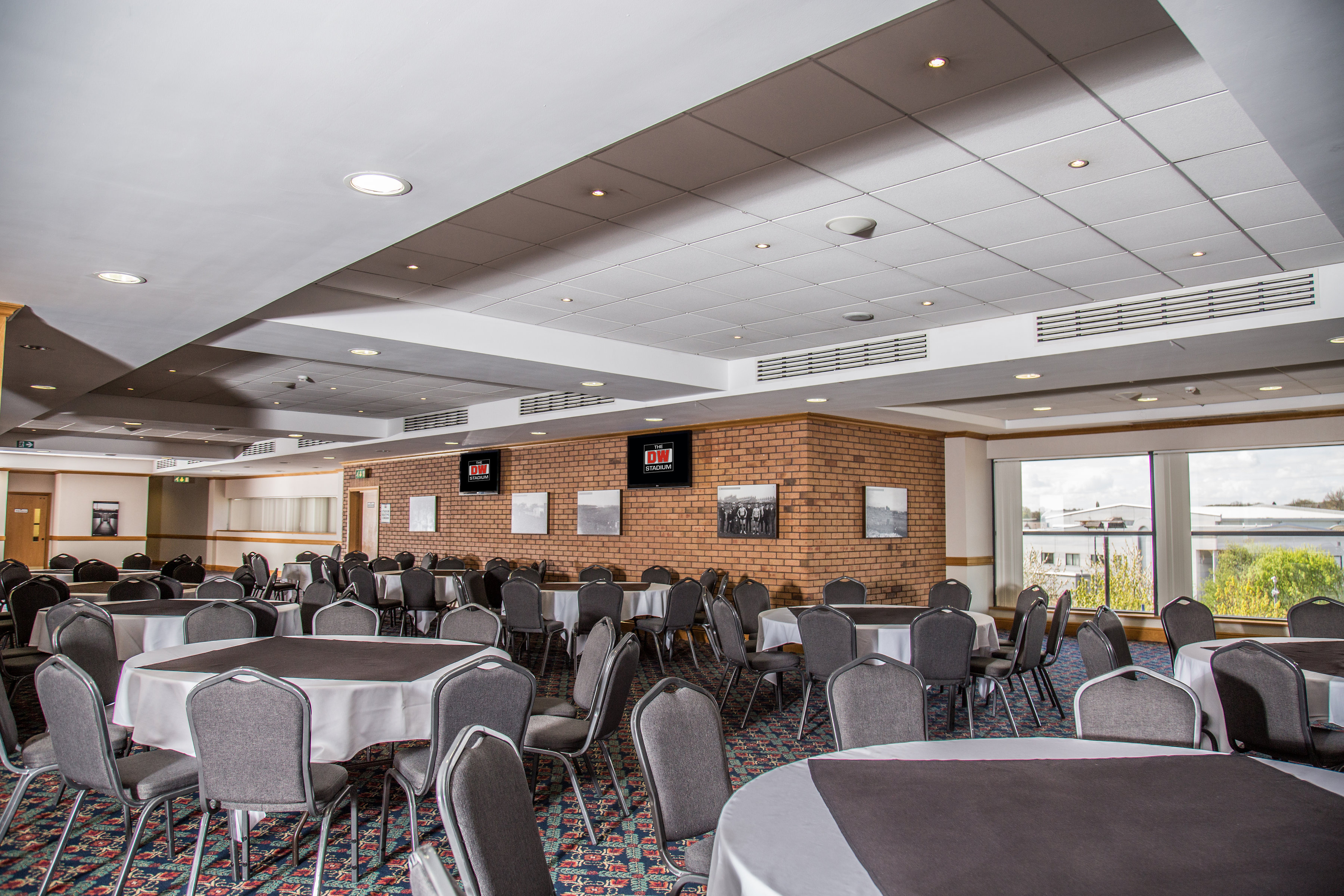 Springfield Lounge at DW Stadium: versatile event space with round tables for meetings and gatherings.