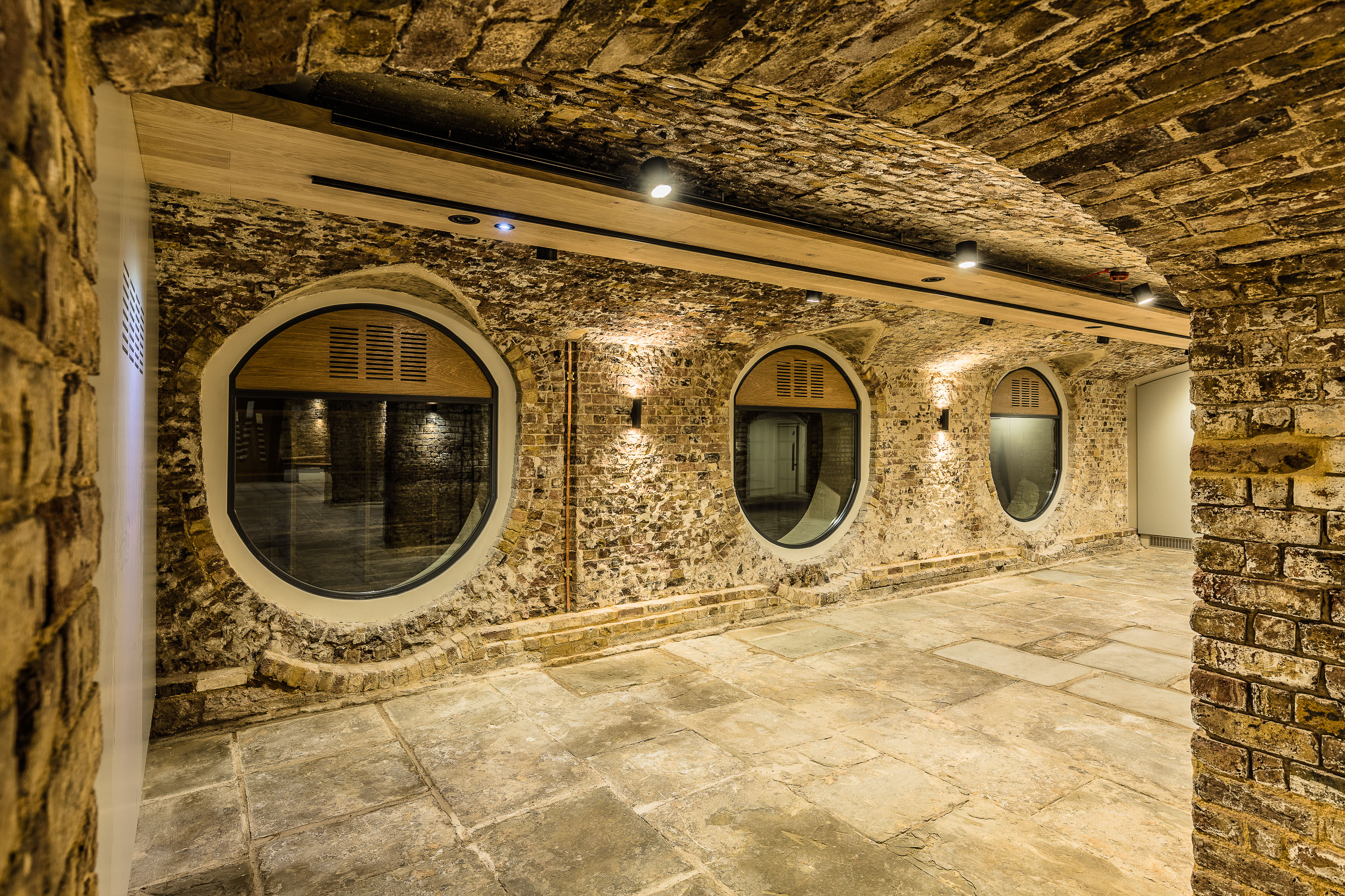 London Bridge Arches - zi1u2g4c040.jpg