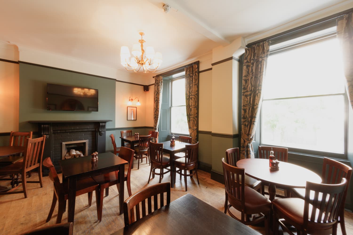 Private dining room at The Perseverance with modular tables for intimate breakout events.
