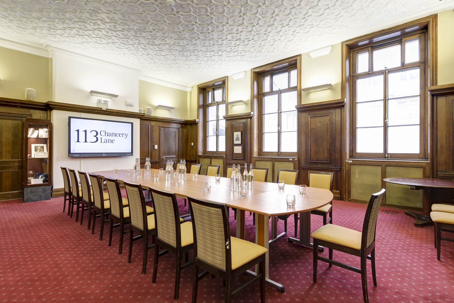 The Old Book Shop - skwunvddxl3.jpg