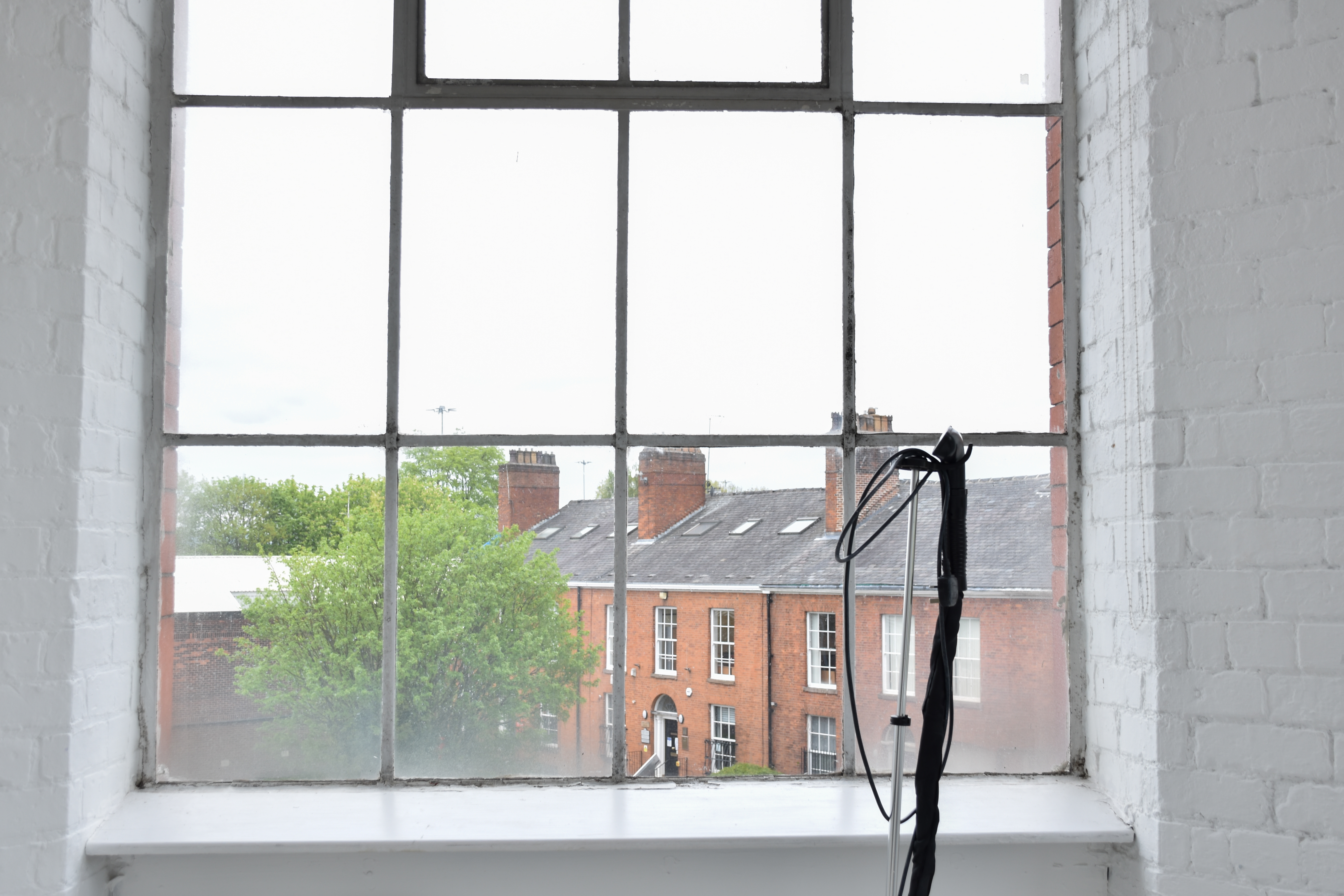 Spacious Tanzaro Studio with large windows, ideal for conferences and workshops.