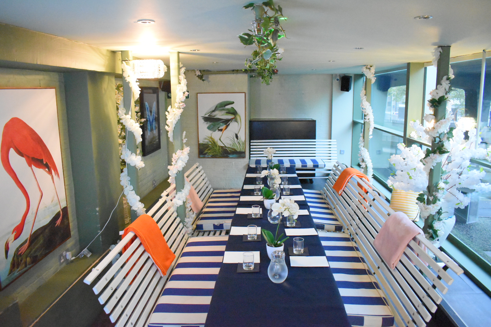 Stylish meeting space in HUCKSTER London with floral centerpieces for events.