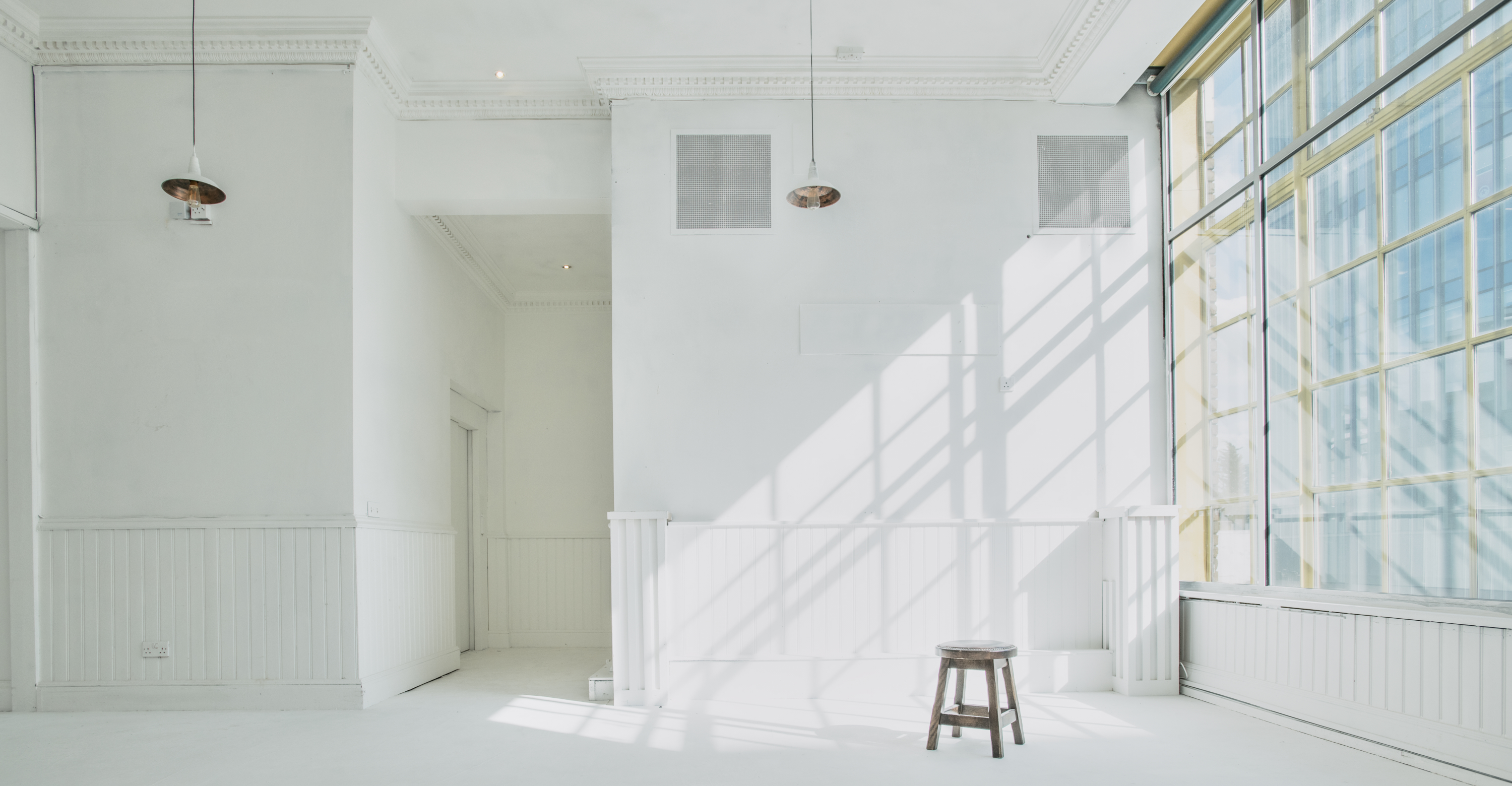 Bright minimalist event space in PS Spaces, Wimbledon, perfect for workshops and gatherings.