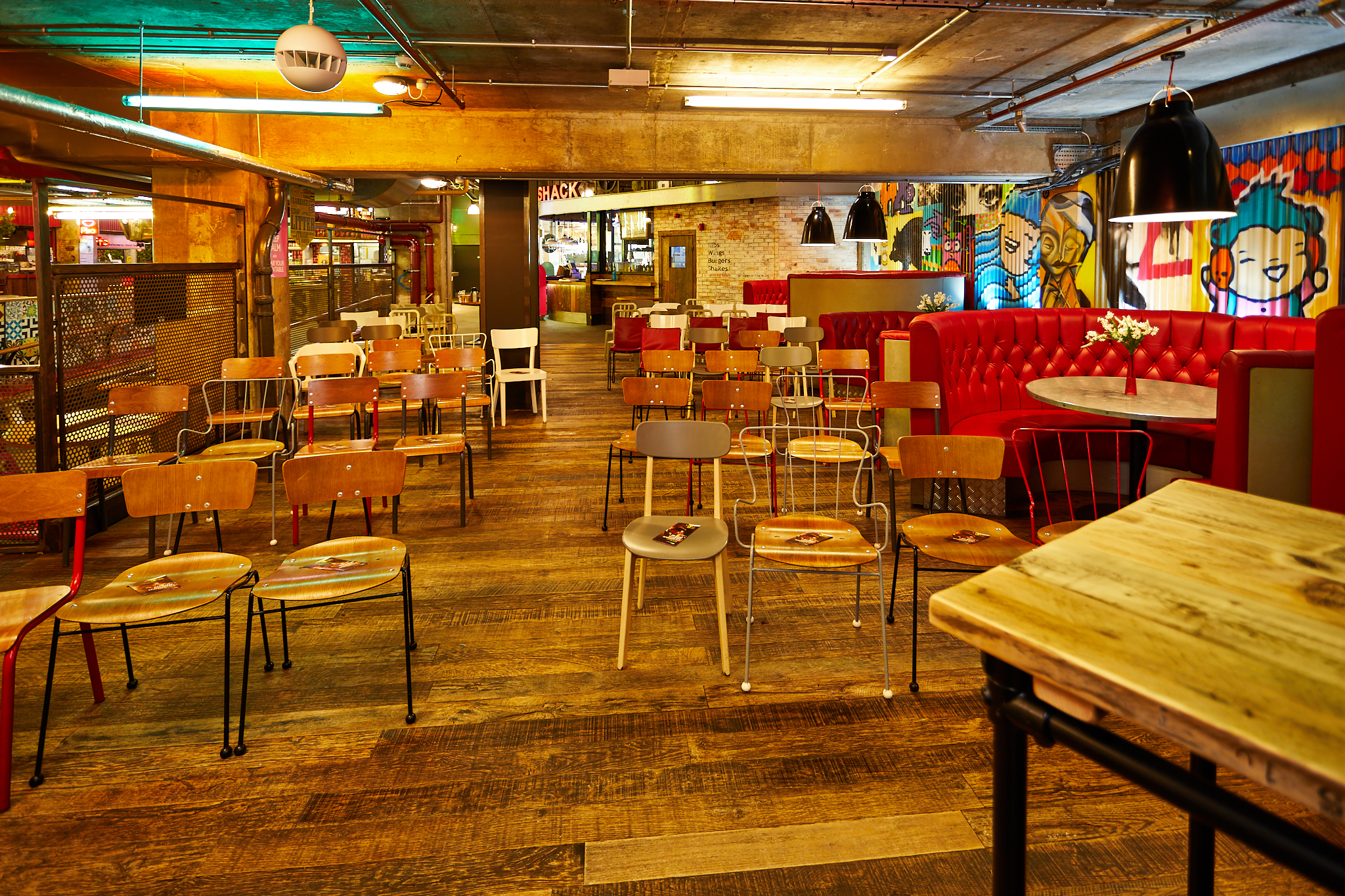 Versatile urban courtyard with wooden floors for casual meetings and creative workshops.