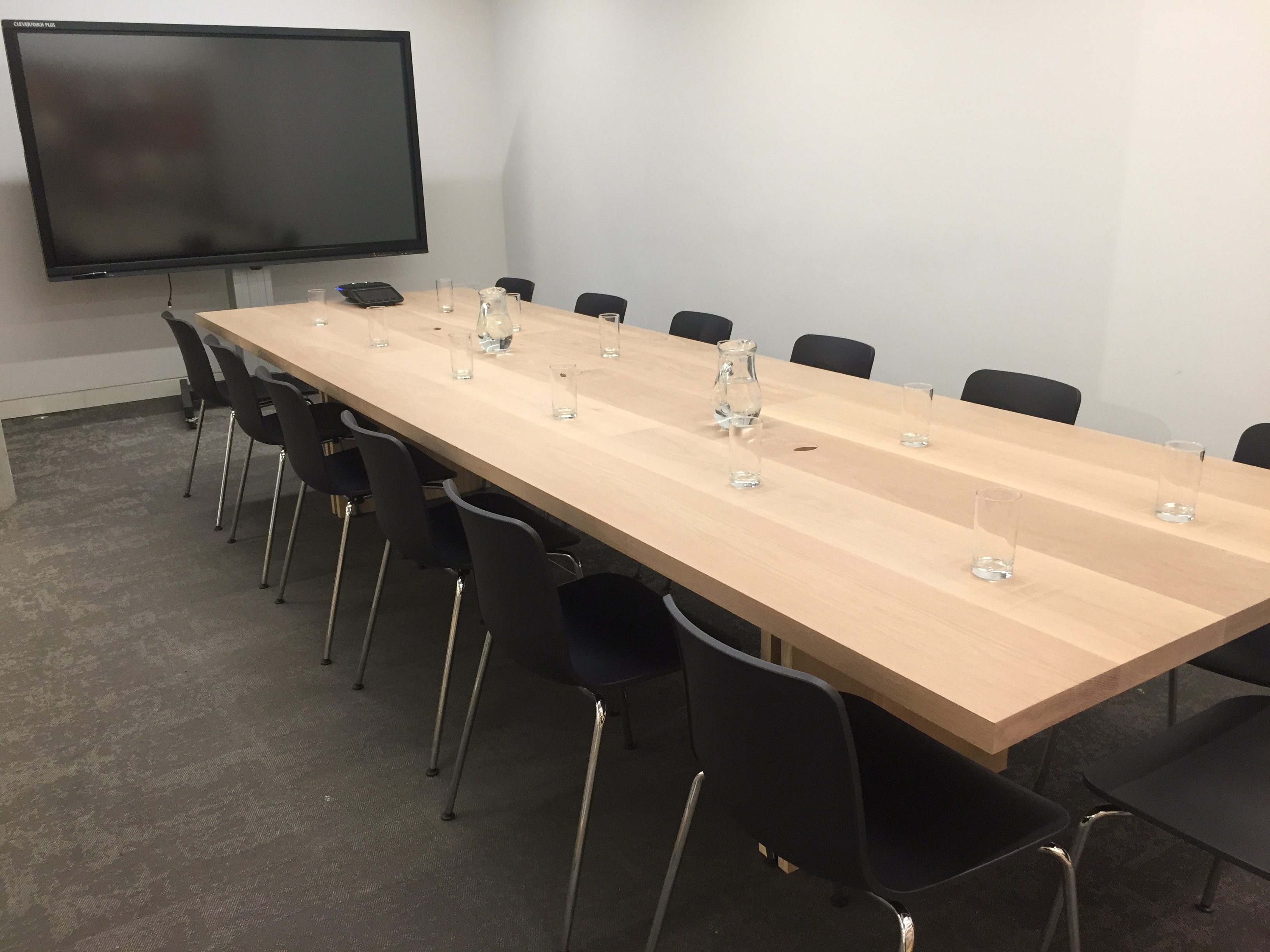 Modern conference room in Dessau Design Museum, ideal for corporate meetings and workshops.