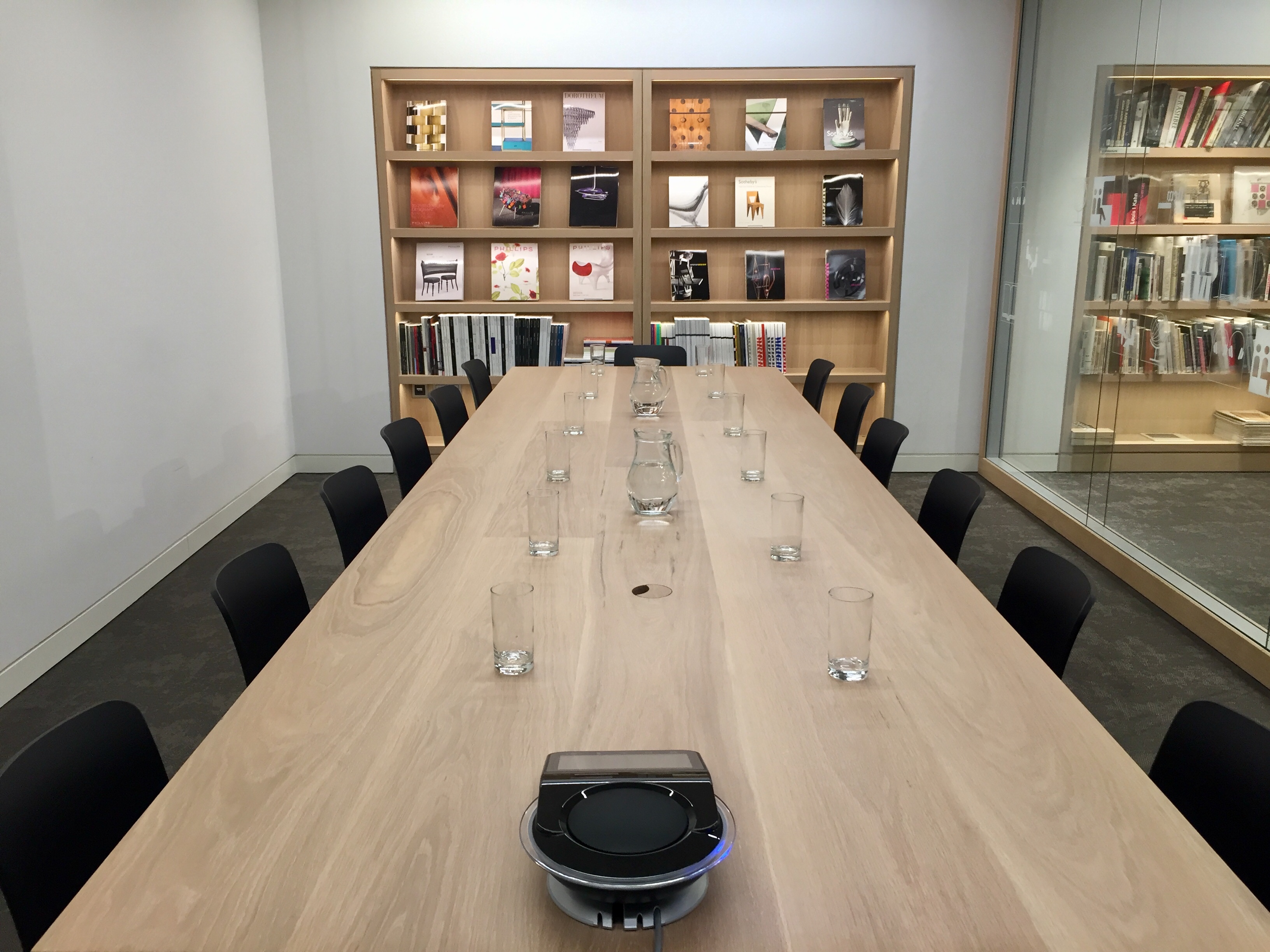 Modern conference room in Dessau Design Museum, ideal for professional meetings and presentations.