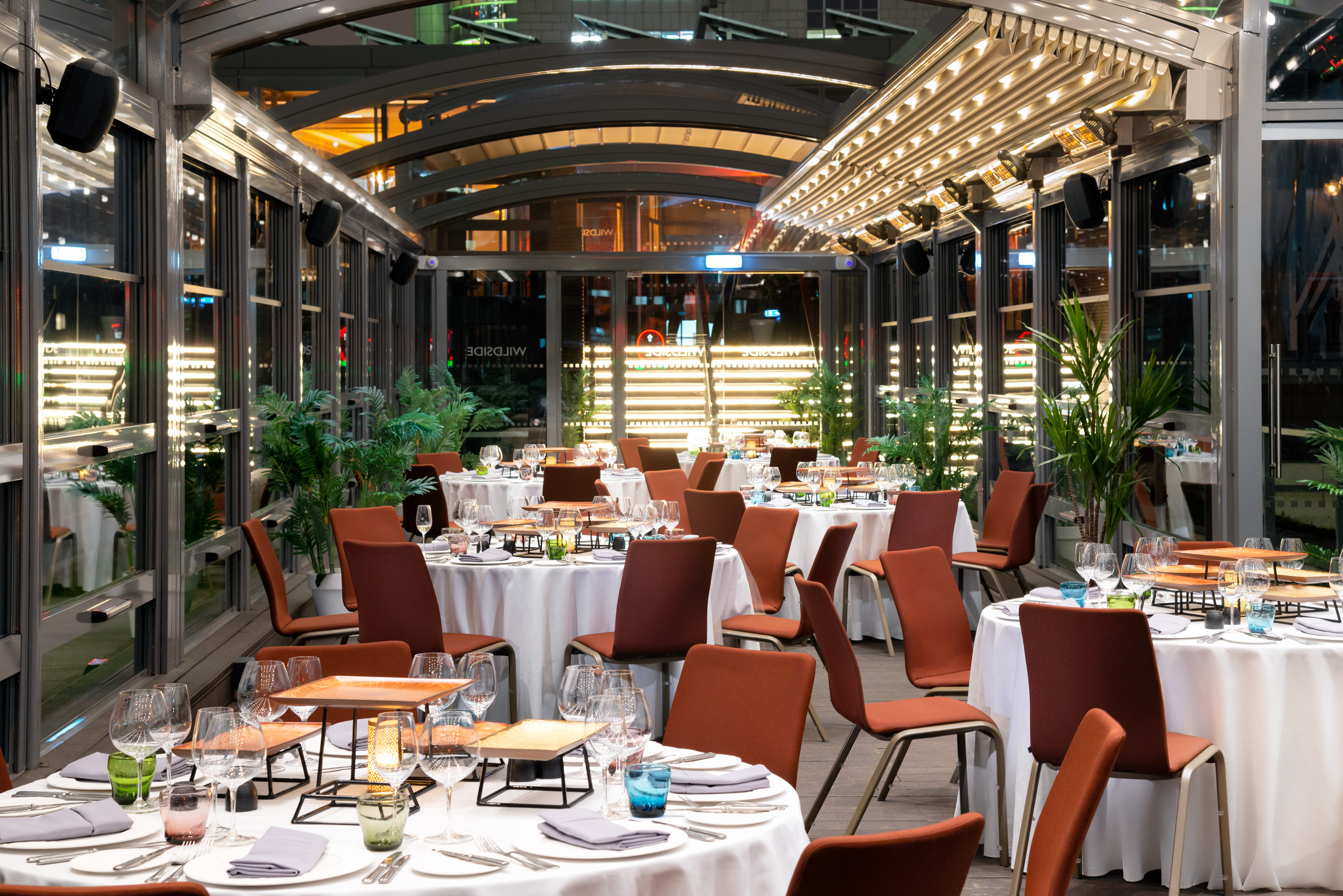 Elegant dining space at Wildside, DoubleTree London for upscale events and gatherings.