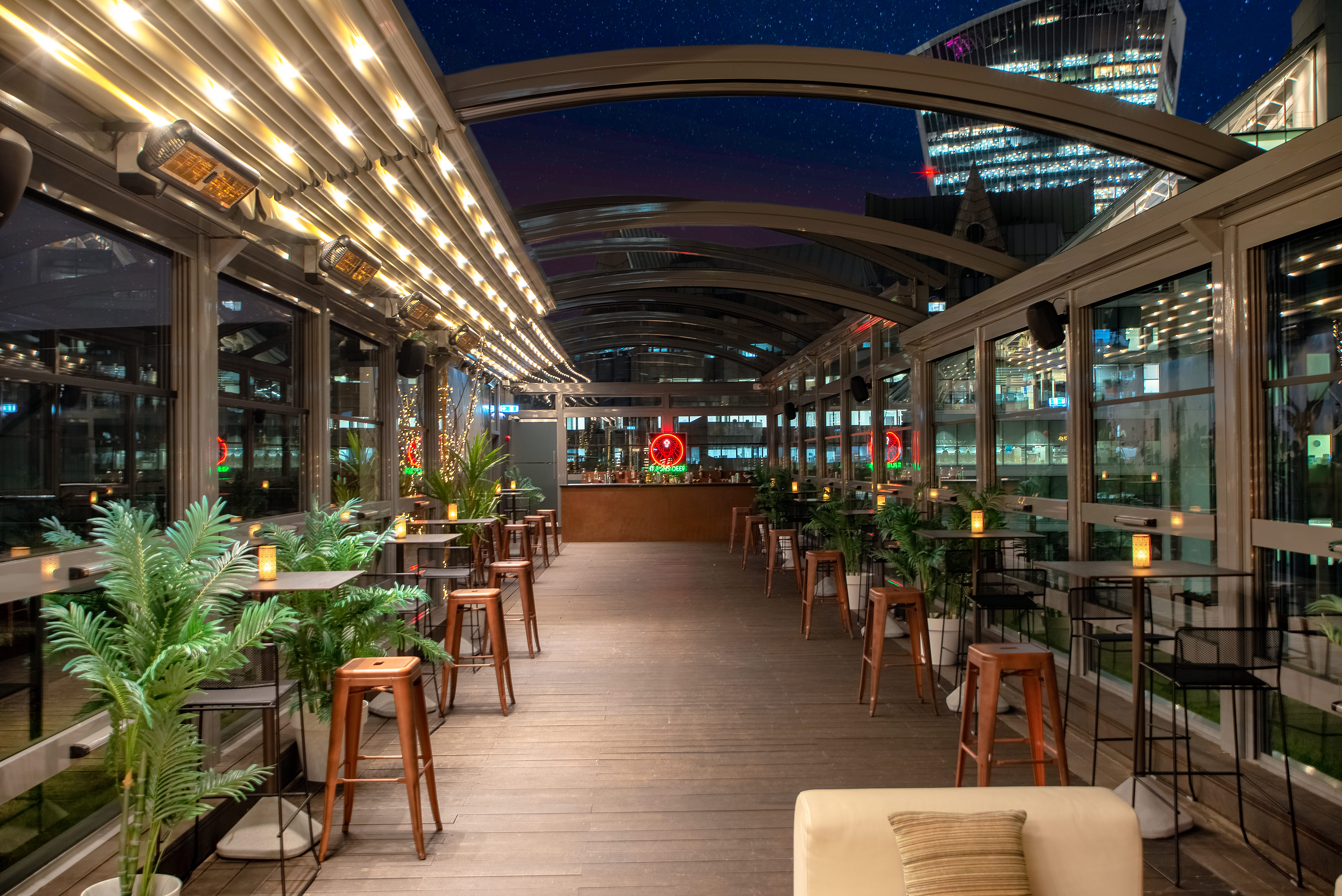 Stylish rooftop venue Wildside at DoubleTree London, ideal for events and networking.