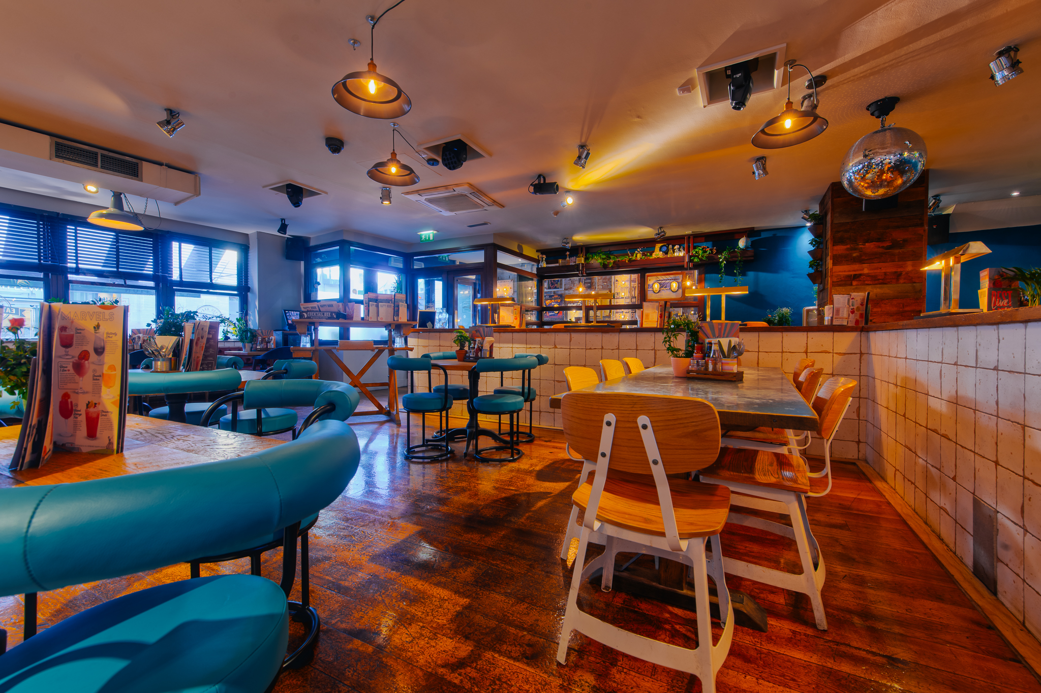 Main Bar - fl4jhyr1fiv.jpg