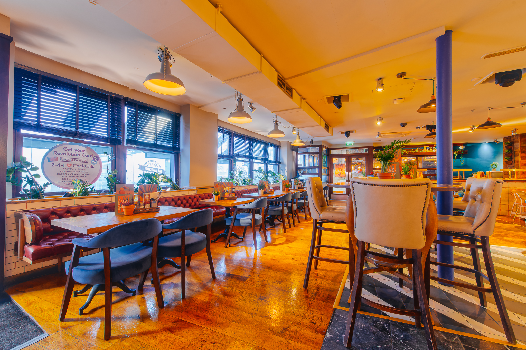 Main Bar - osa4us2noaj.jpg