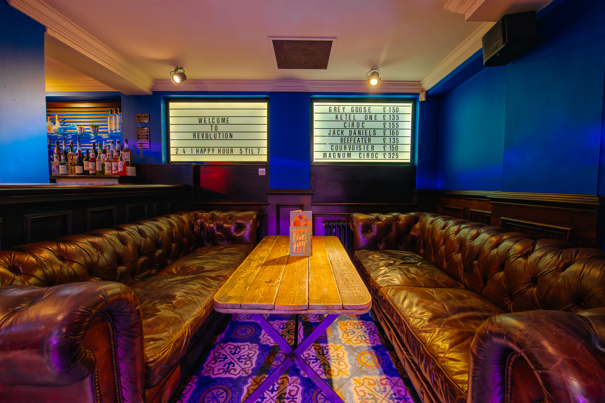 Cozy lounge bar with leather sofas, ideal for networking events in Cambridge.