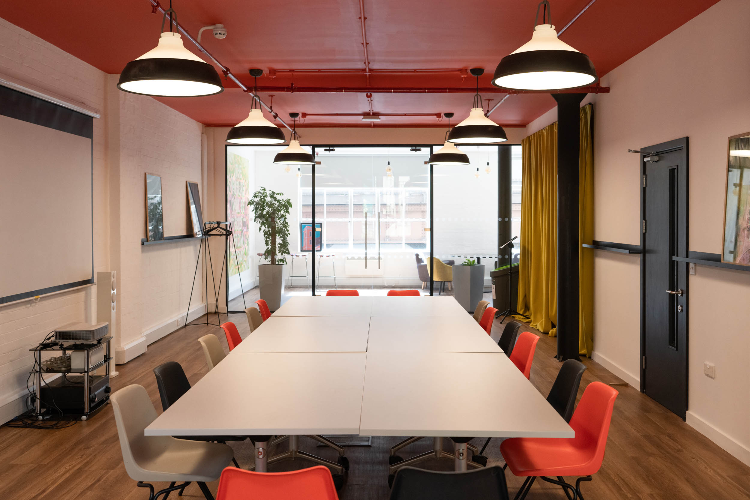 Modern meeting room at The Hive, London Bridge, ideal for workshops and brainstorming.