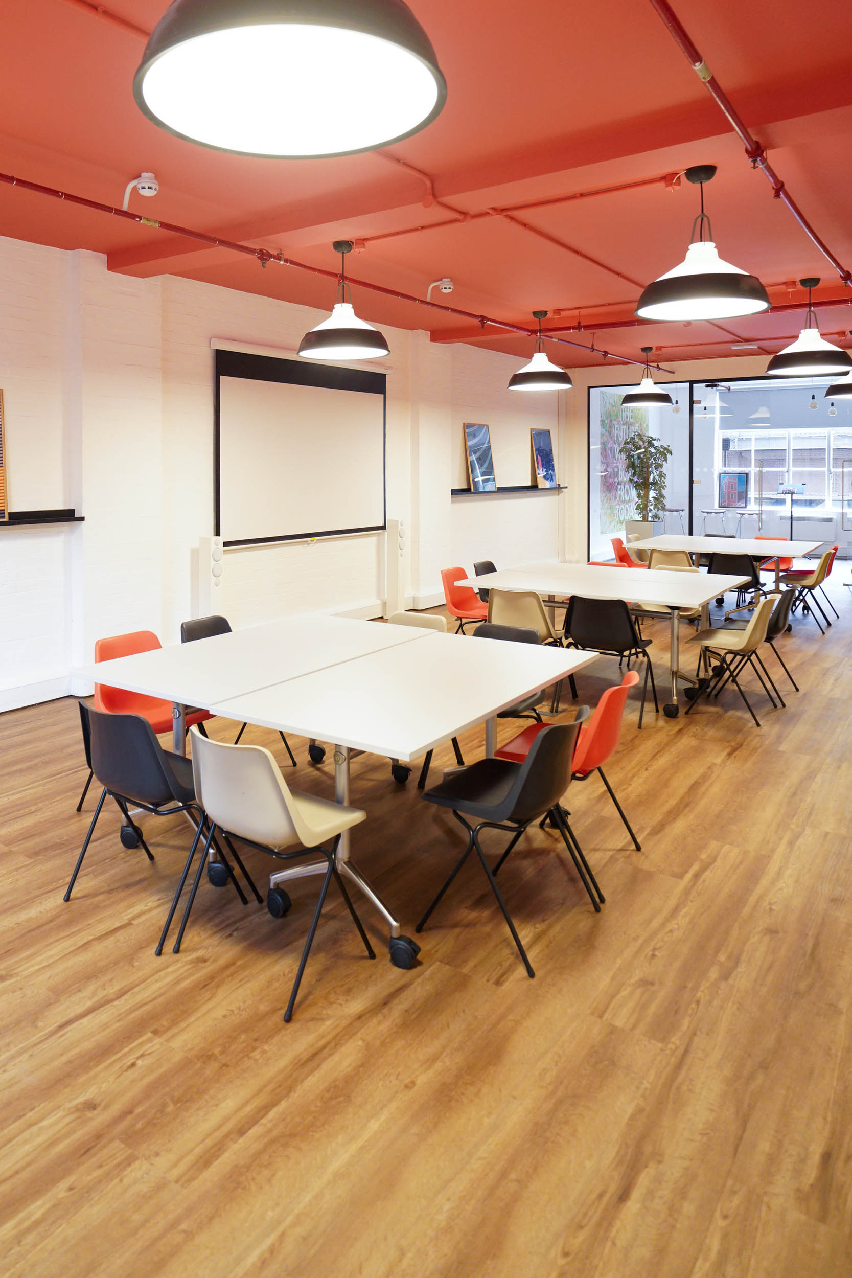 Versatile meeting space at The Hive, London Bridge, ideal for workshops and presentations.