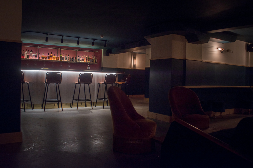Stylish dimly lit bar at Fanny's, perfect for intimate gatherings and networking events.
