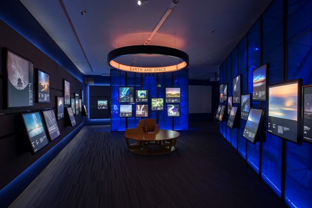 Modern exhibition space with screens, perfect for tech conferences and workshops.