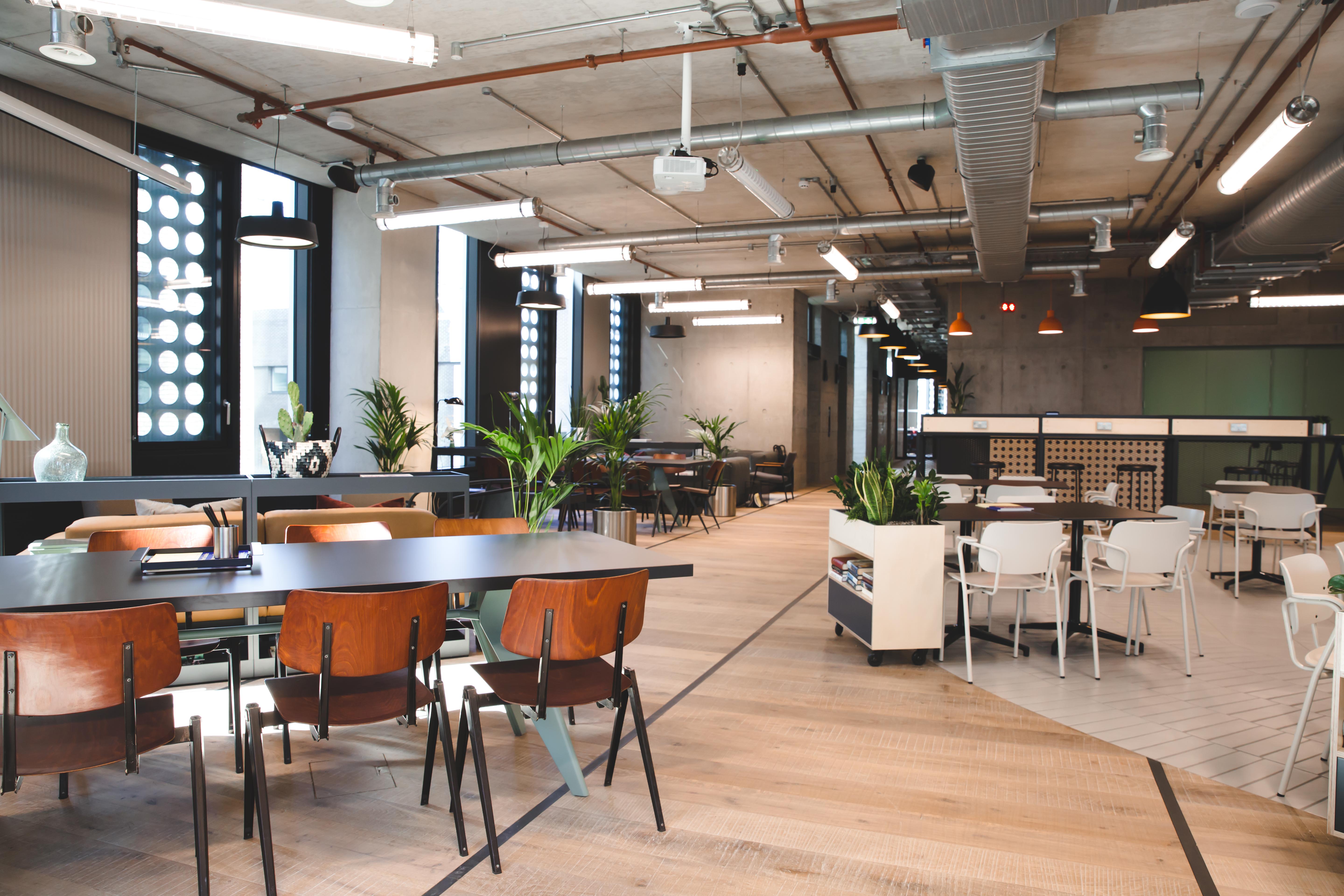 Modern meeting space in FORA - White Collar Factory with flexible seating and natural light.