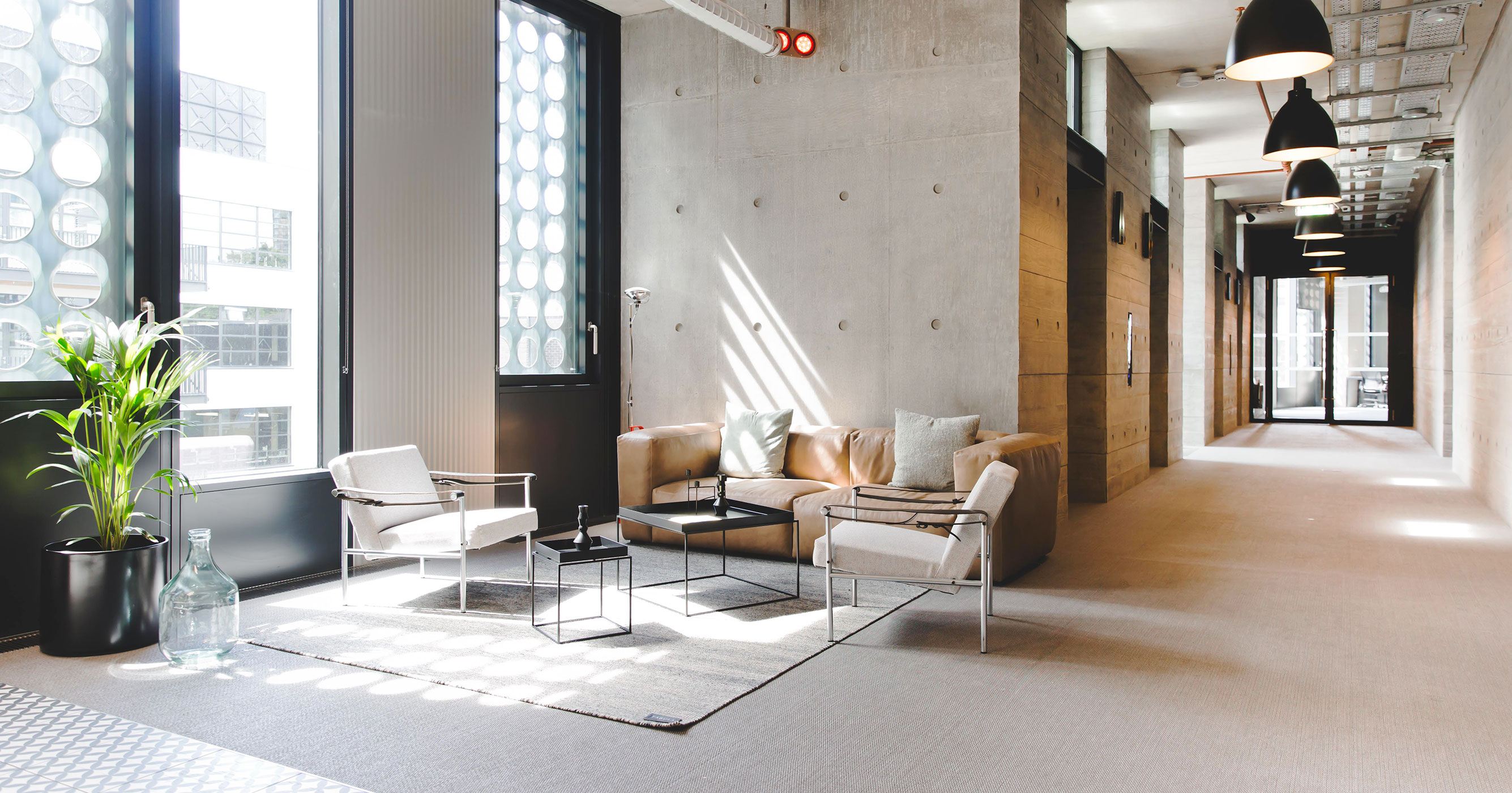 Modern lounge in FORA - White Collar Factory, ideal for networking and informal meetings.