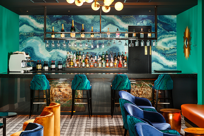 Norfolk Suite bar at Mercure Brighton, ideal for networking events and cocktail receptions.