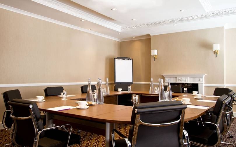 York Suite at St Ermin’s Hotel, spacious meeting room for corporate events and workshops.