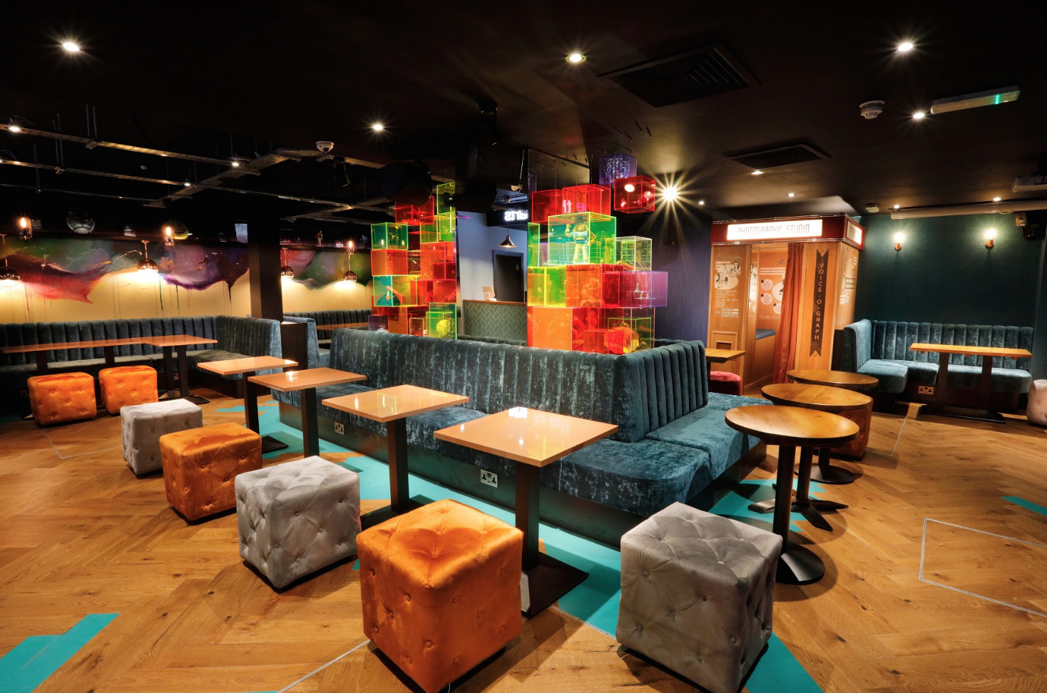 Bar Area - rvknmkabgc4.jpg