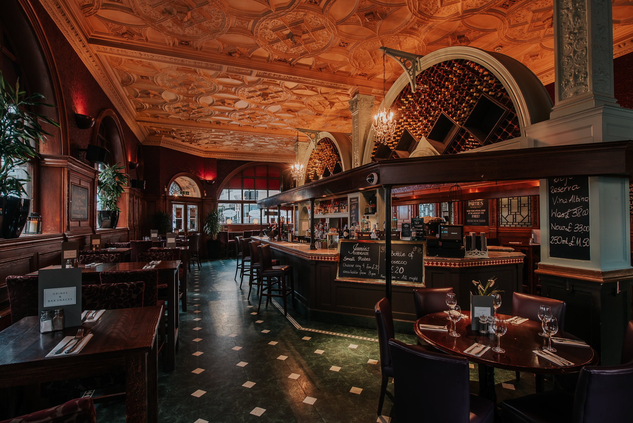 Elegant dining venue at Jamies Ludgate Hill for corporate events and gatherings.