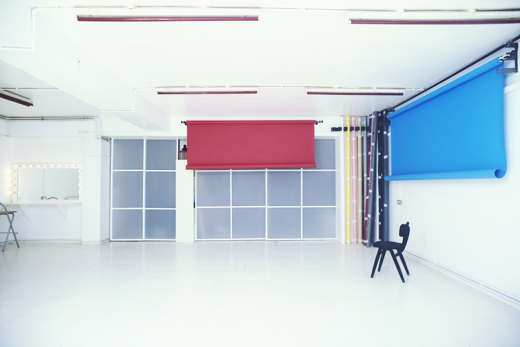 Versatile event space with bright white walls, ideal for workshops and meetings.