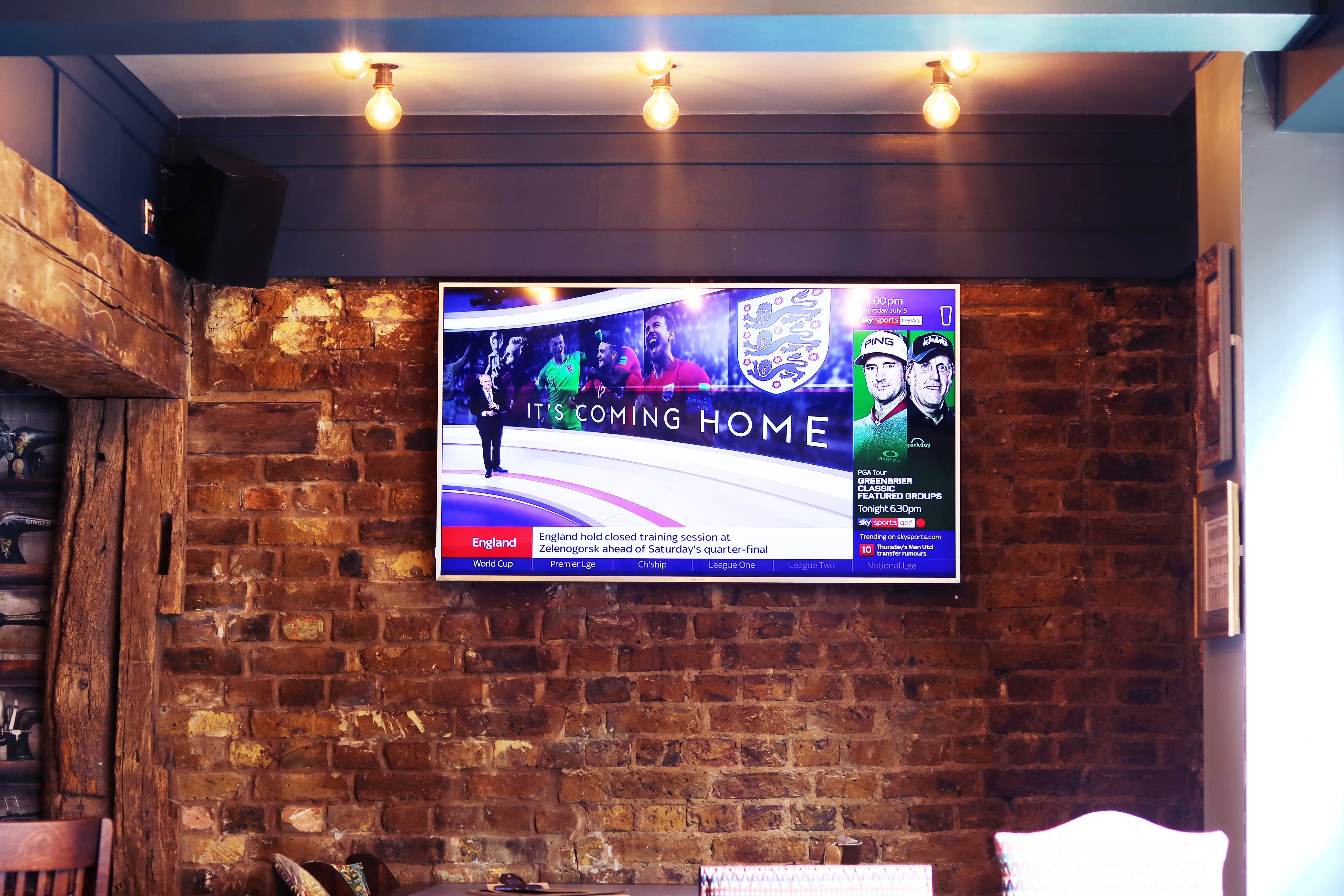 Cozy Millbank Corner venue with rustic brick wall for sports watch parties in Pimlico.