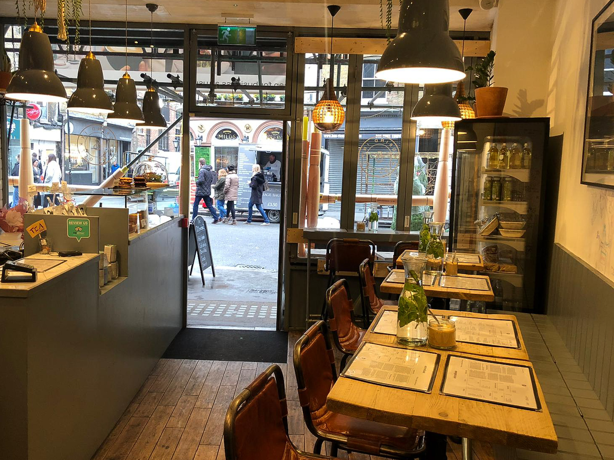 Cozy café venue in Clerkenwell, ideal for informal meetings and small events.