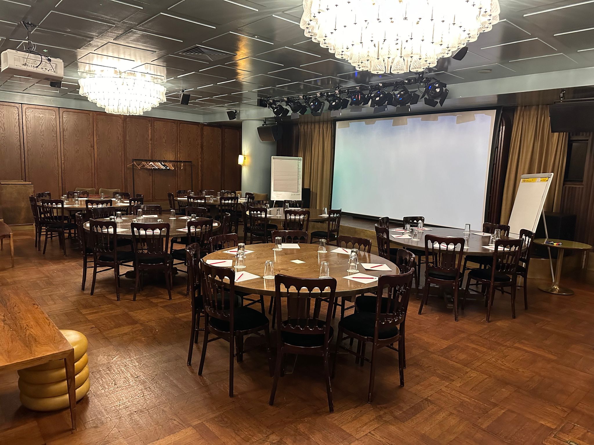 White City Studio - 1w203rjccxz.jpg