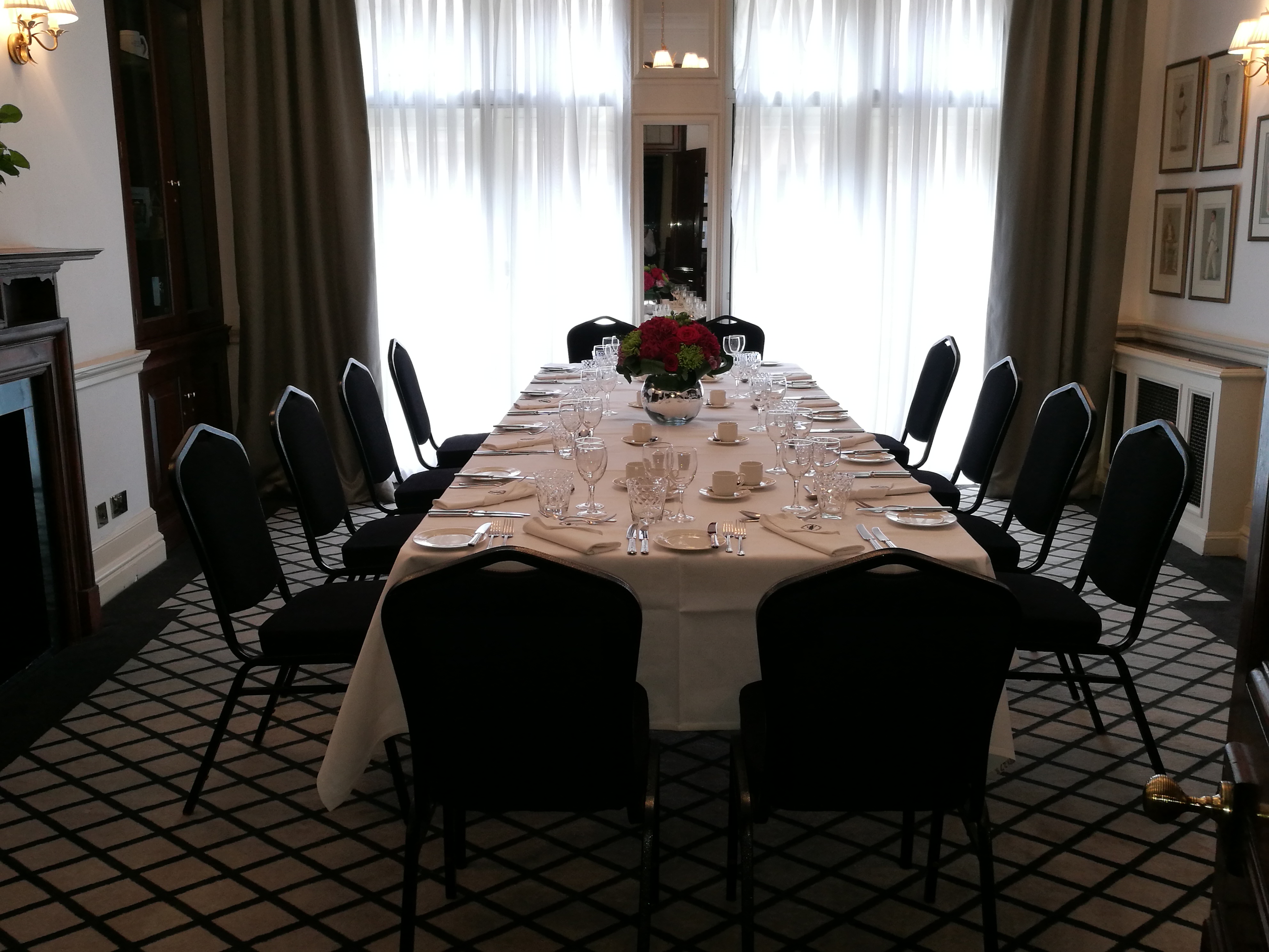 Elegant meeting space in The Farmers Club with a long table, perfect for corporate events.