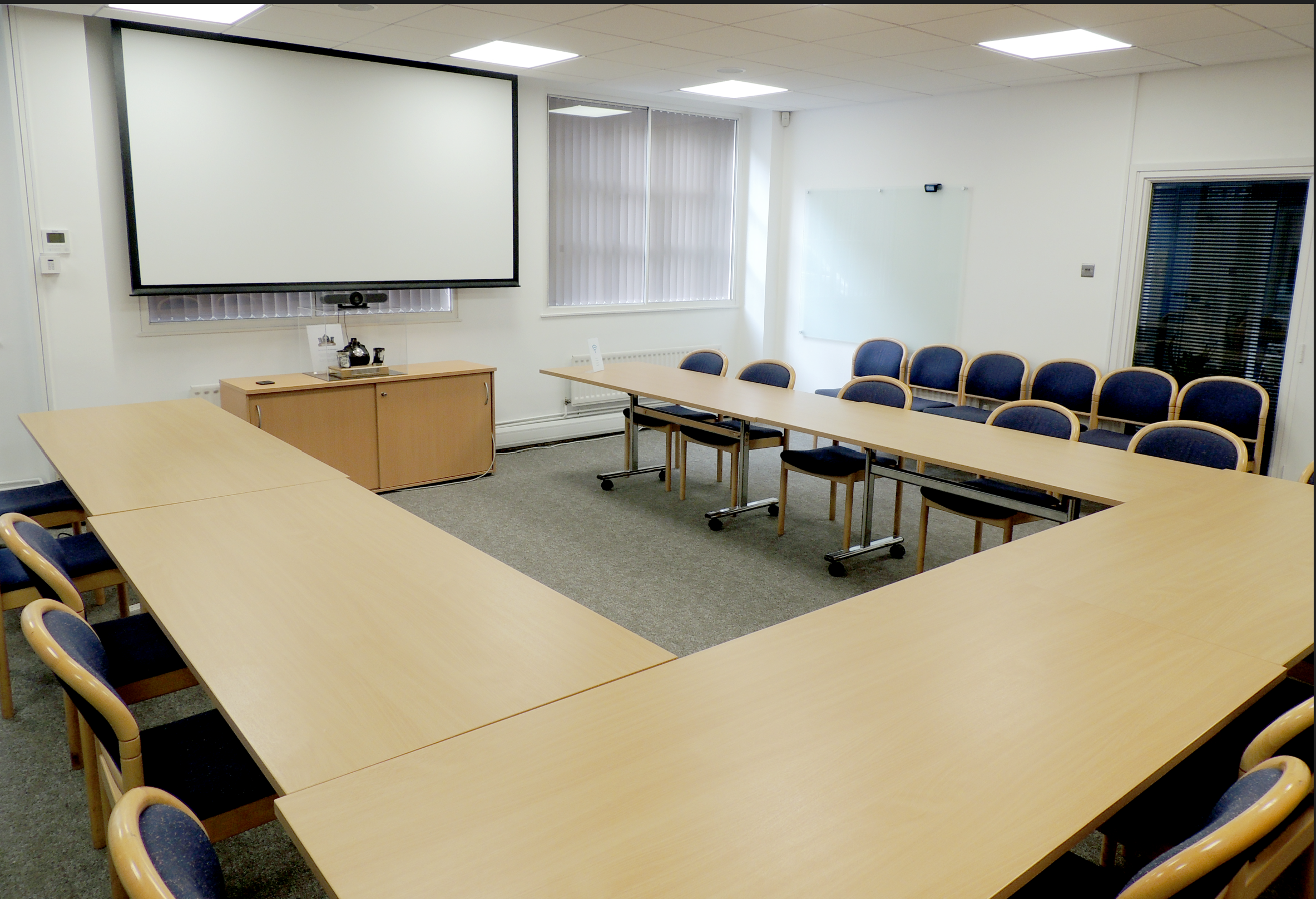 Versatile U-shaped meeting room for workshops in Bath Place, Rivington Street.