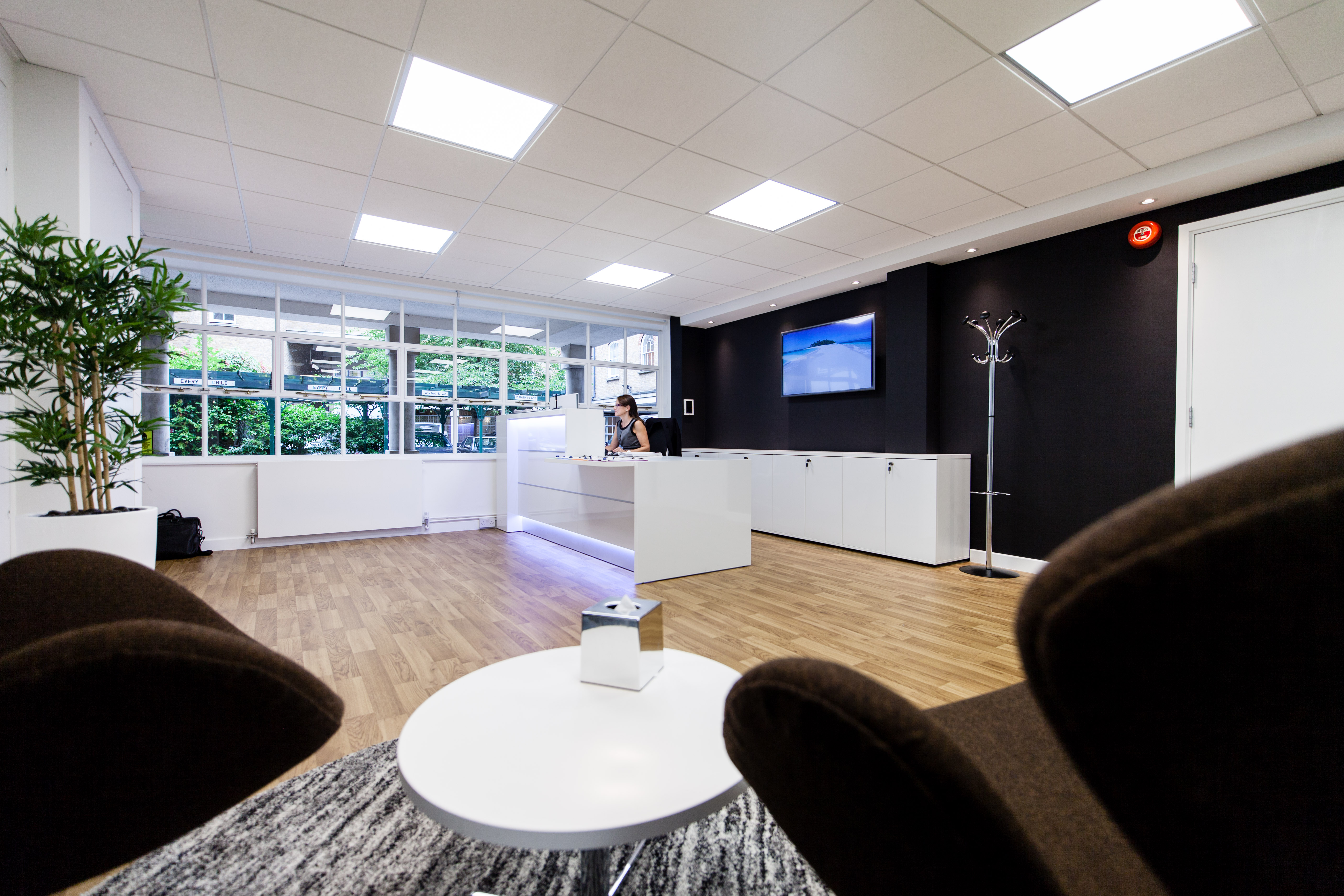 Modern reception area in Room 3, ideal for meetings and networking events.