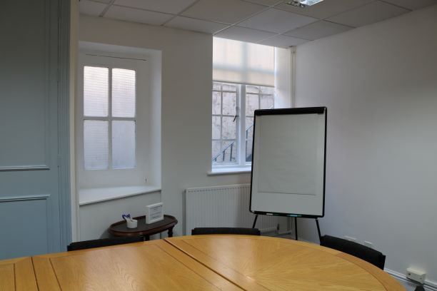 Marie-Louise Room in SPACE, Marylebone: bright meeting room with round table for brainstorming.