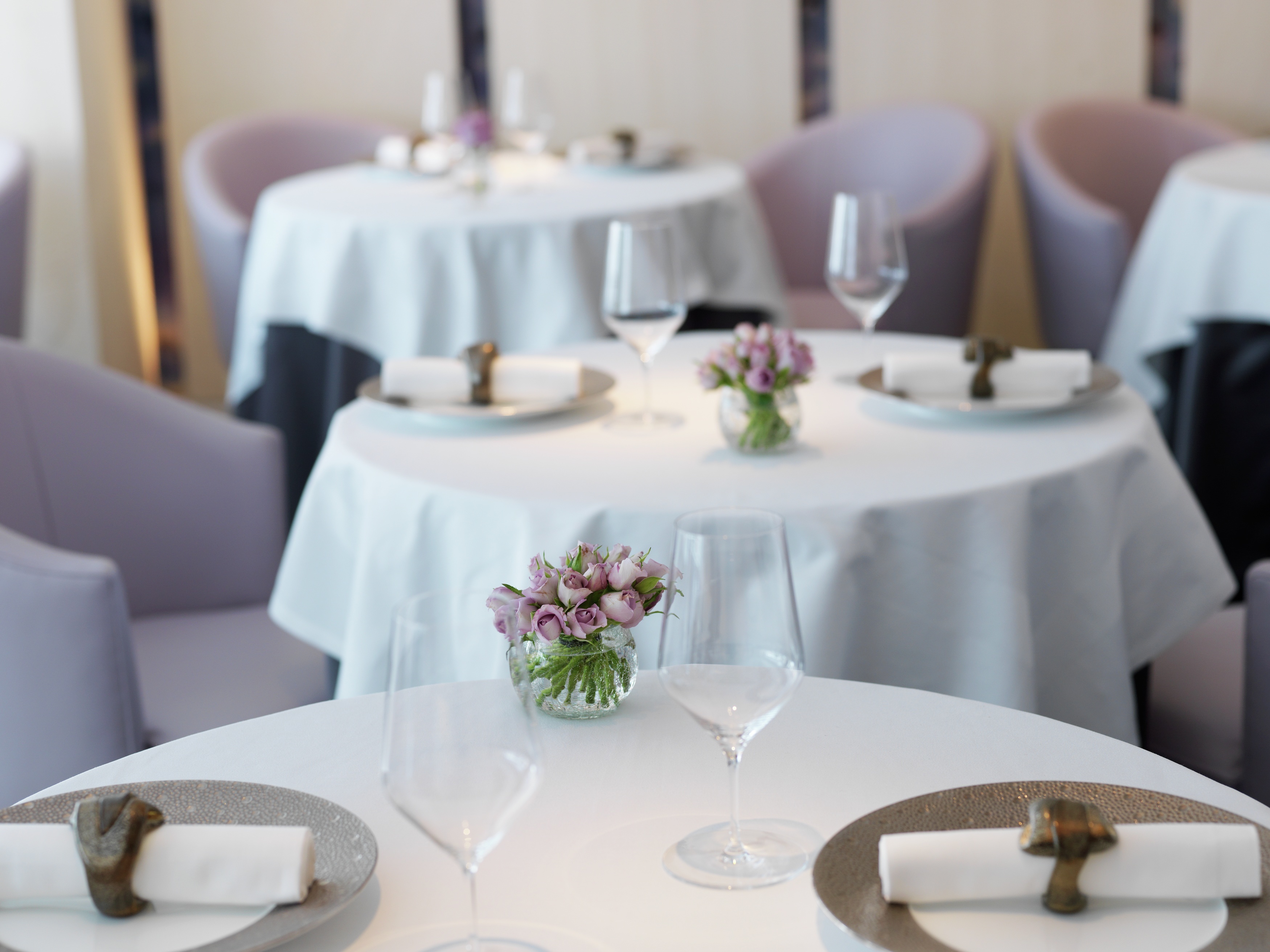 Elegant dining space at Restaurant Gordon Ramsay for upscale events and corporate dinners.