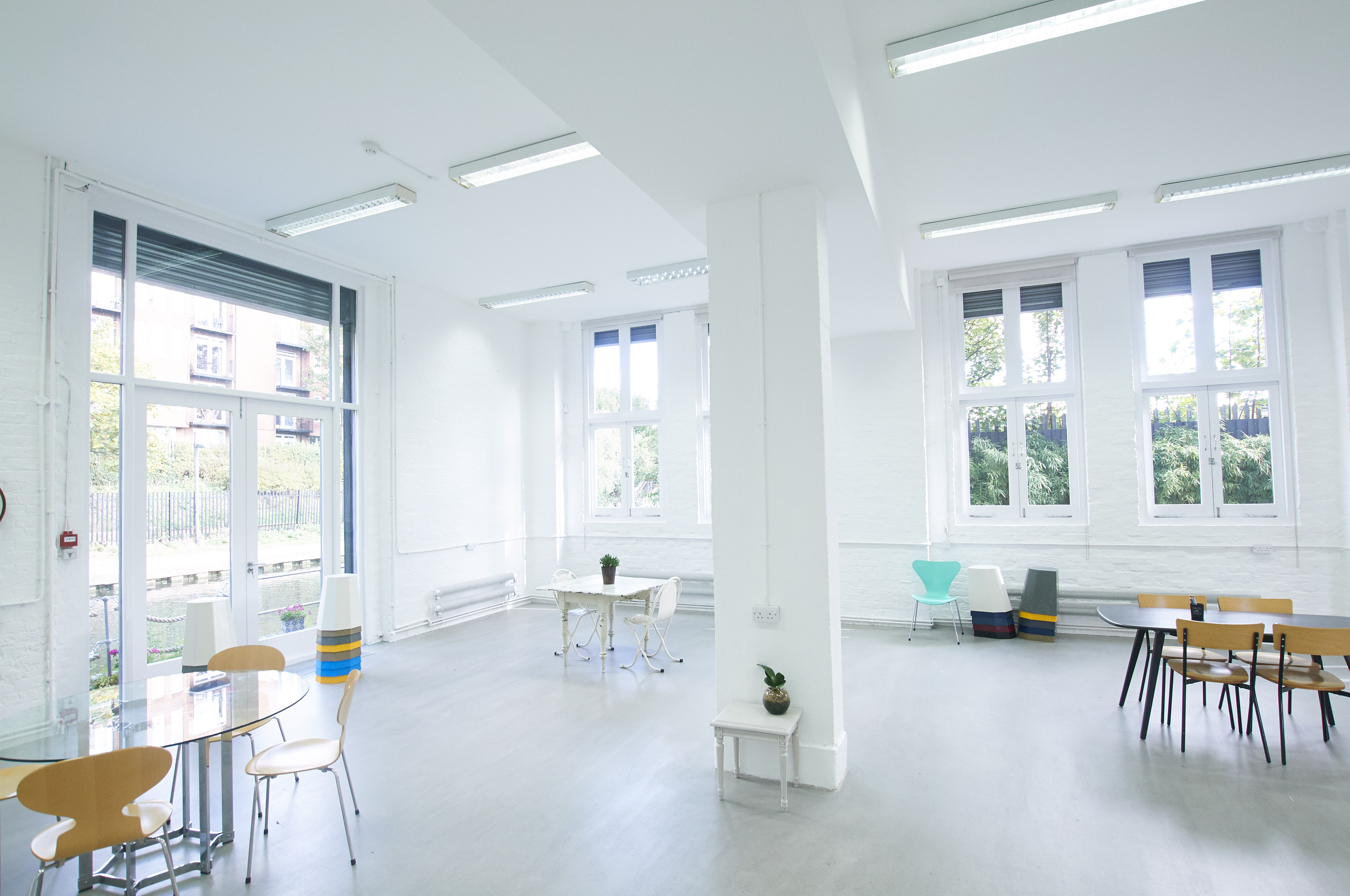 Bright meeting room with large windows, perfect for workshops and collaborative sessions.