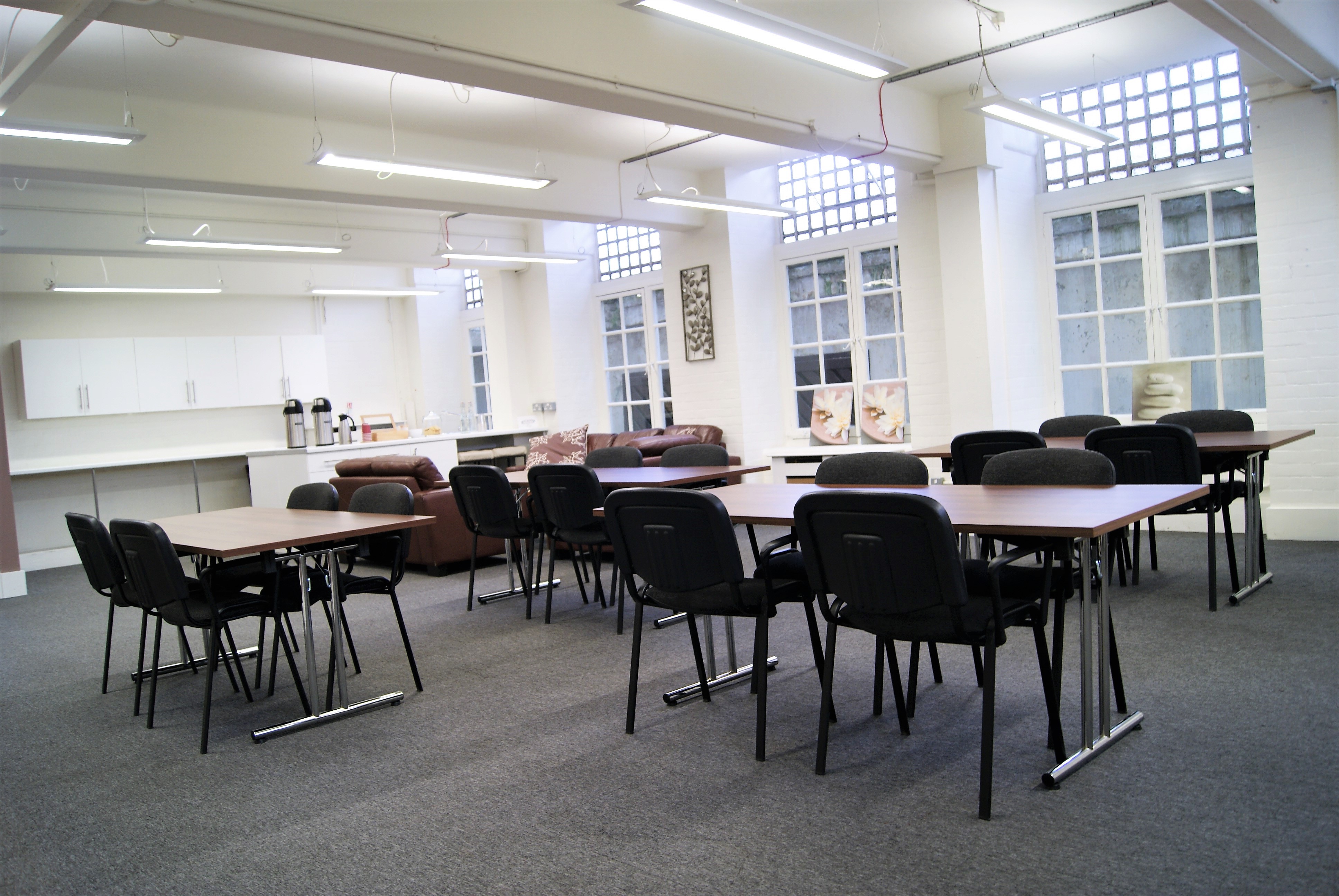 Portman Lounge in SPACE: bright meeting space for workshops and team meetings.