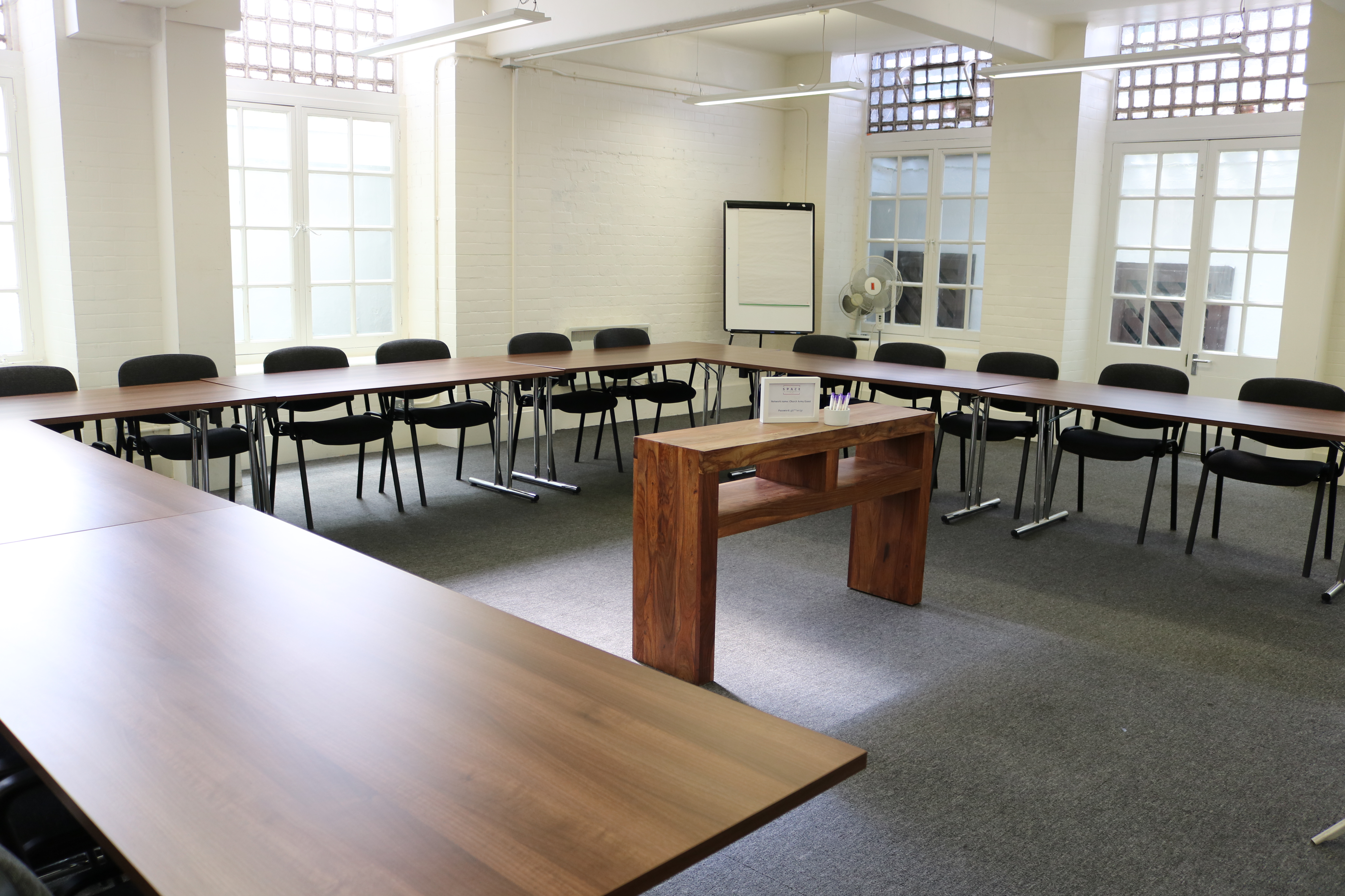 Portman Lounge in SPACE: U-shaped meeting space for workshops and brainstorming.