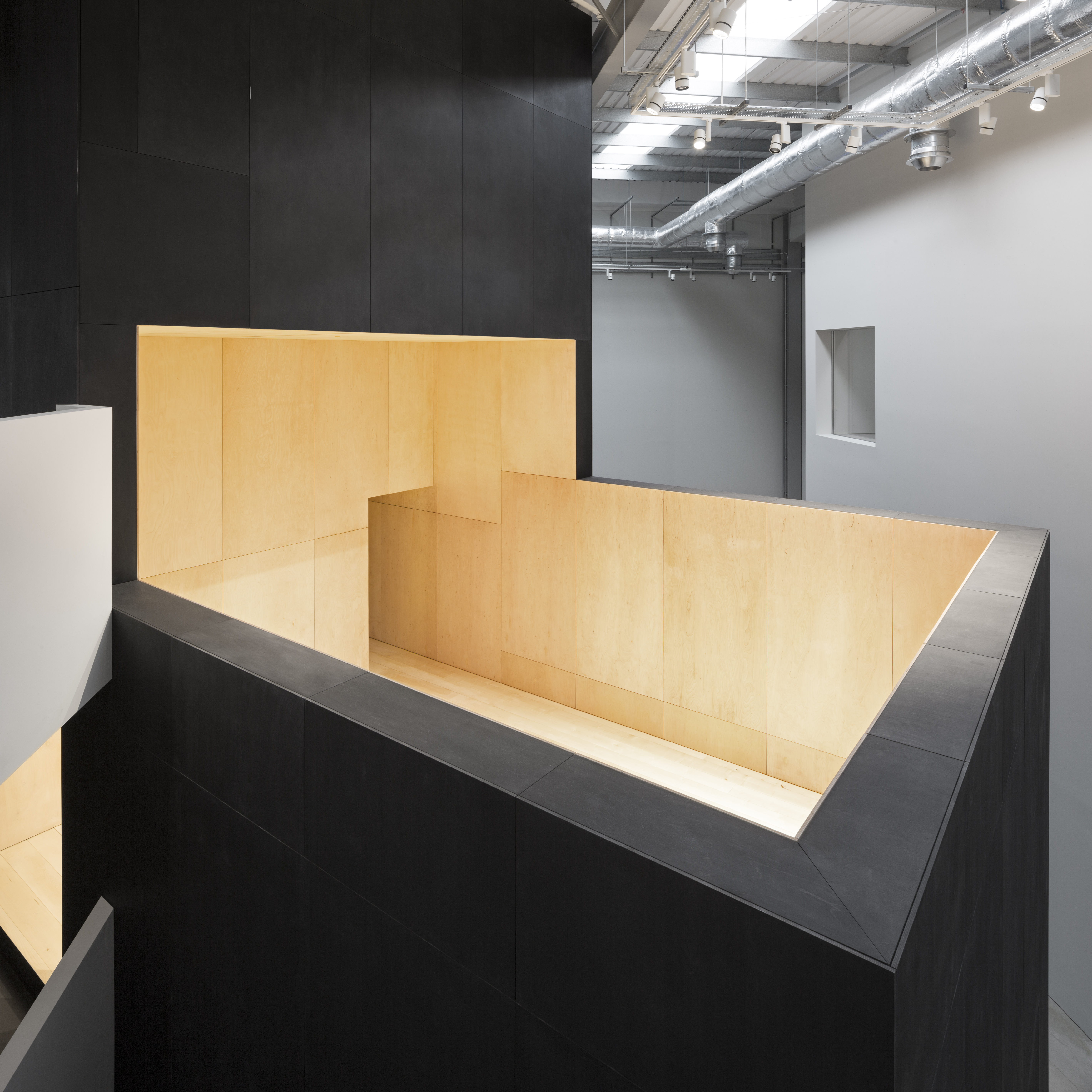 Obsidian Terrace: modern minimalist venue for creative meetings and upscale events.