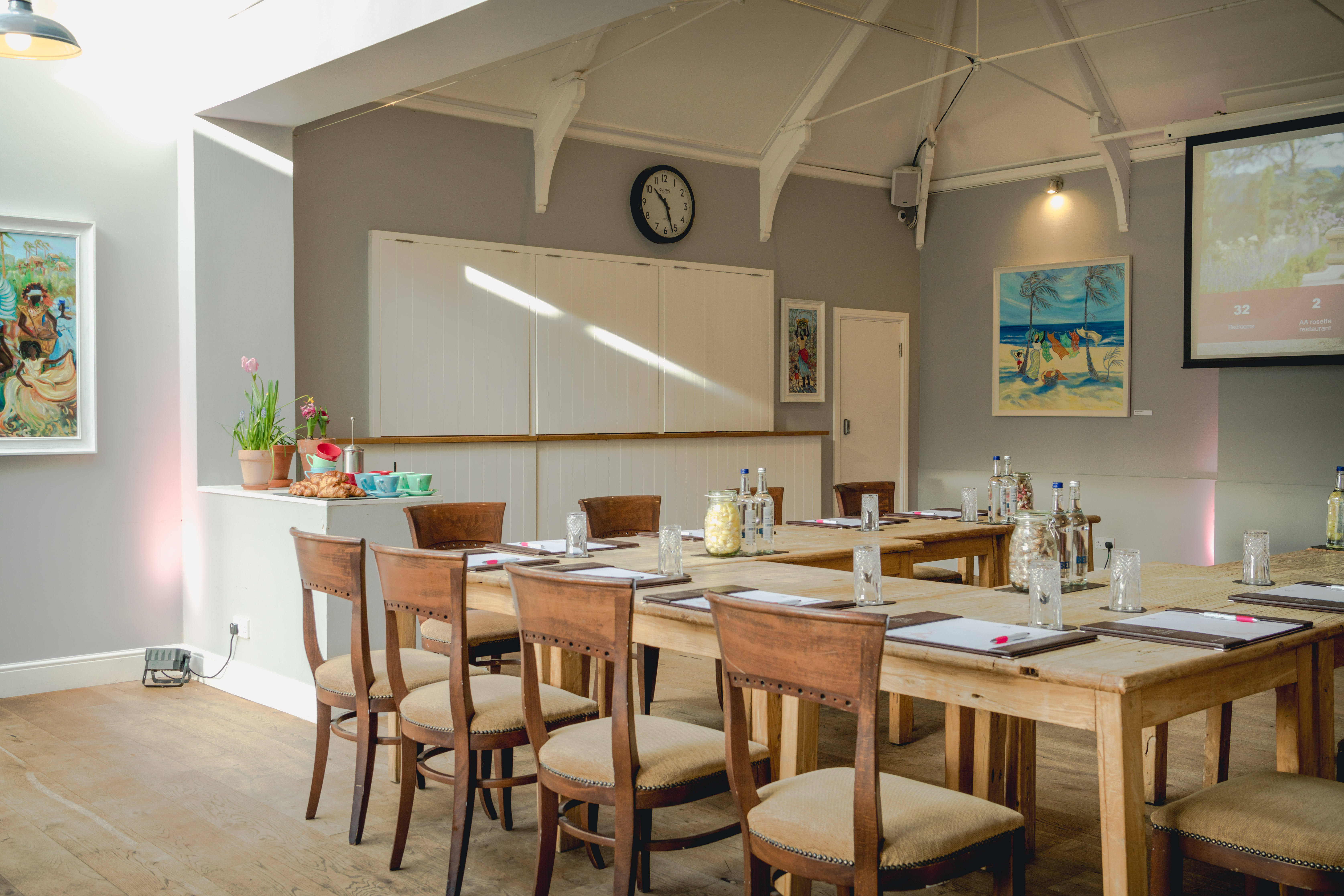 Deer Park Conservatory meeting room with natural light, ideal for workshops and brainstorming.